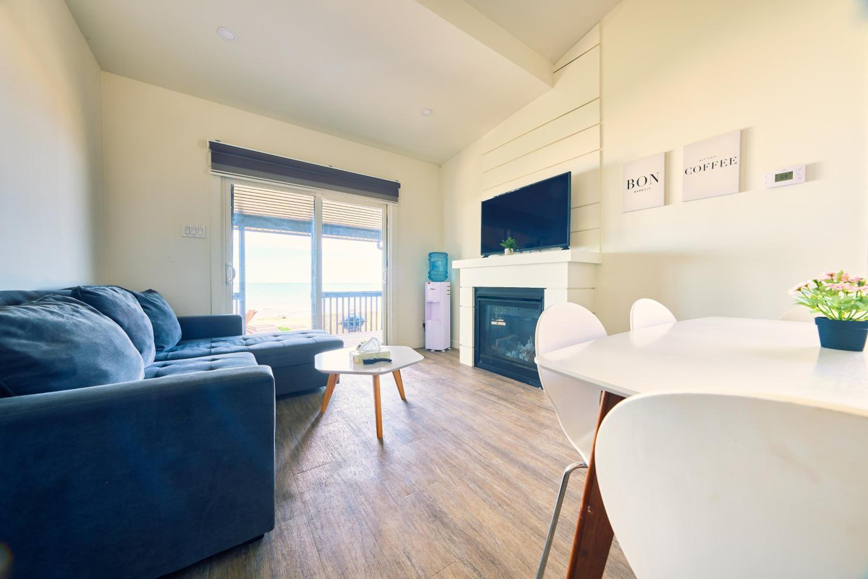 The Long Beach Resort - Beachfront Cottages & Townhouse Suites