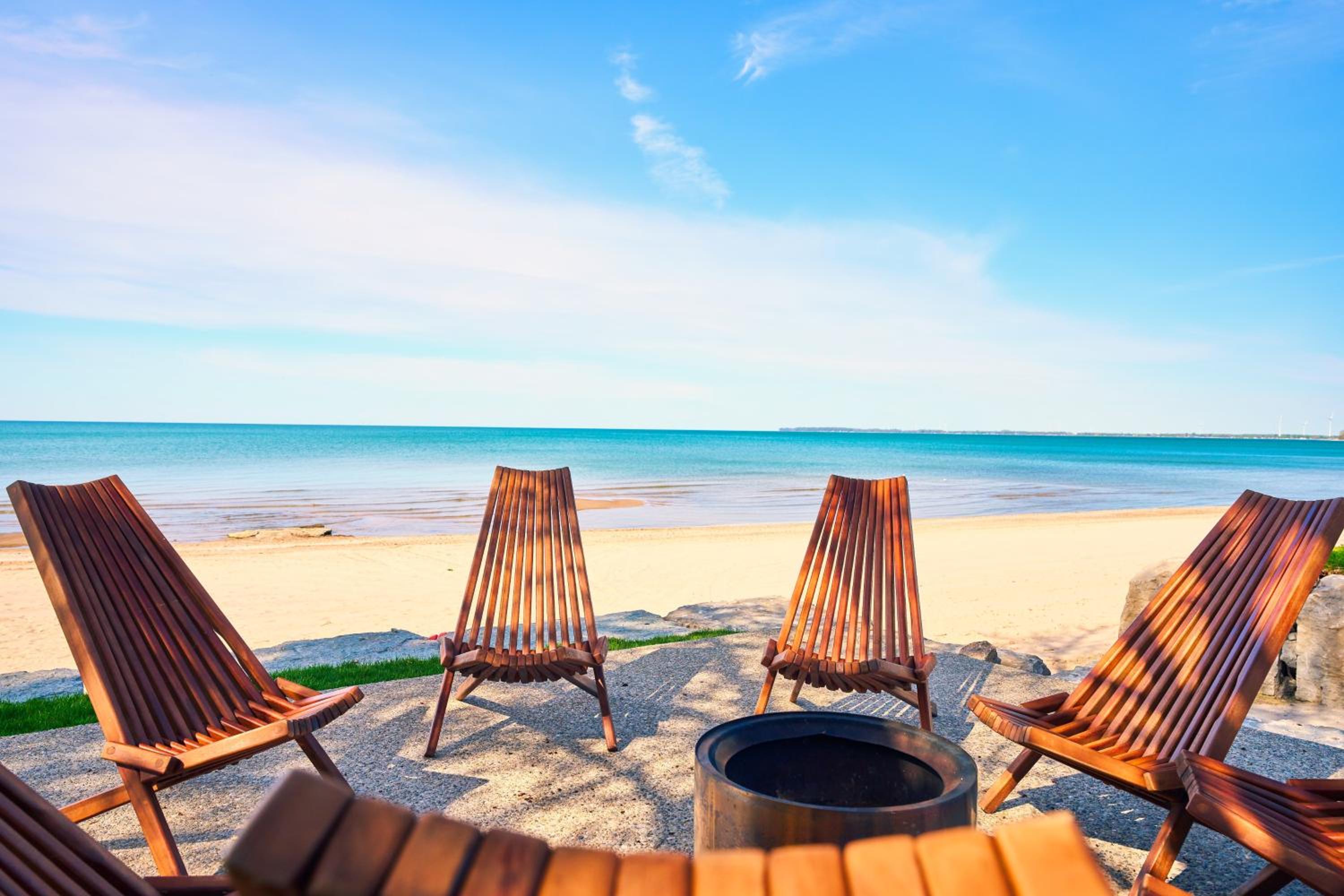 The Long Beach Resort - Beachfront Cottages & Townhouse Suites