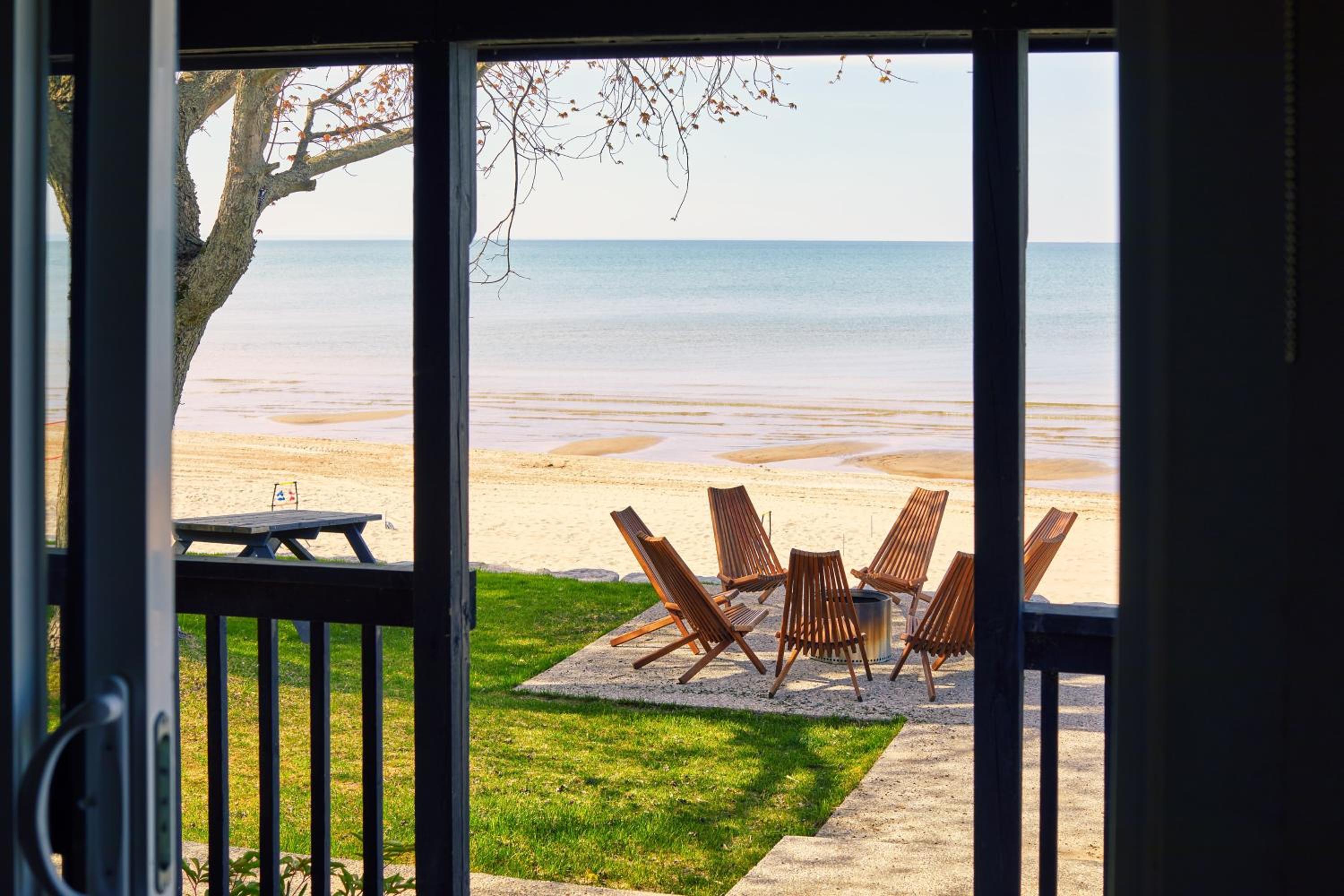 The Long Beach Resort - Beachfront Cottages & Townhouse Suites