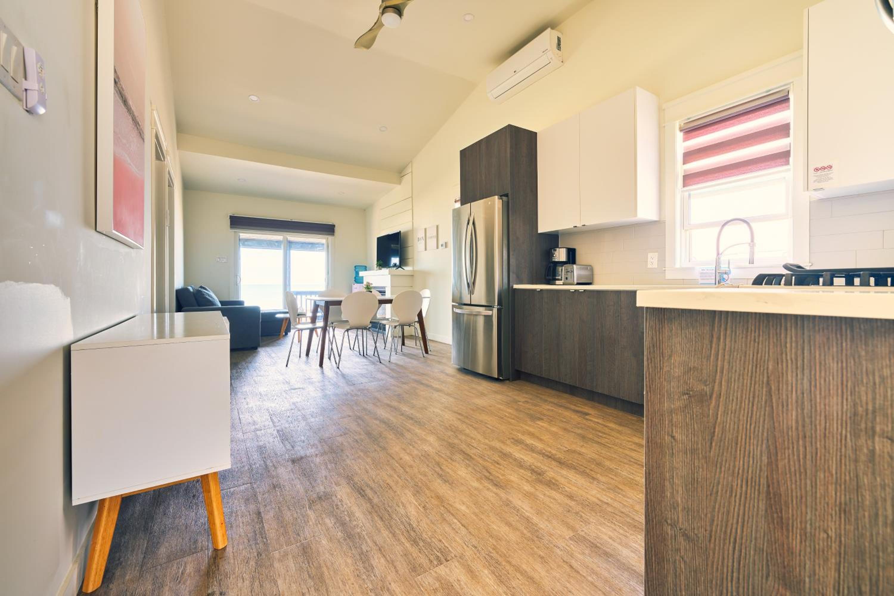 The Long Beach Resort - Beachfront Cottages & Townhouse Suites