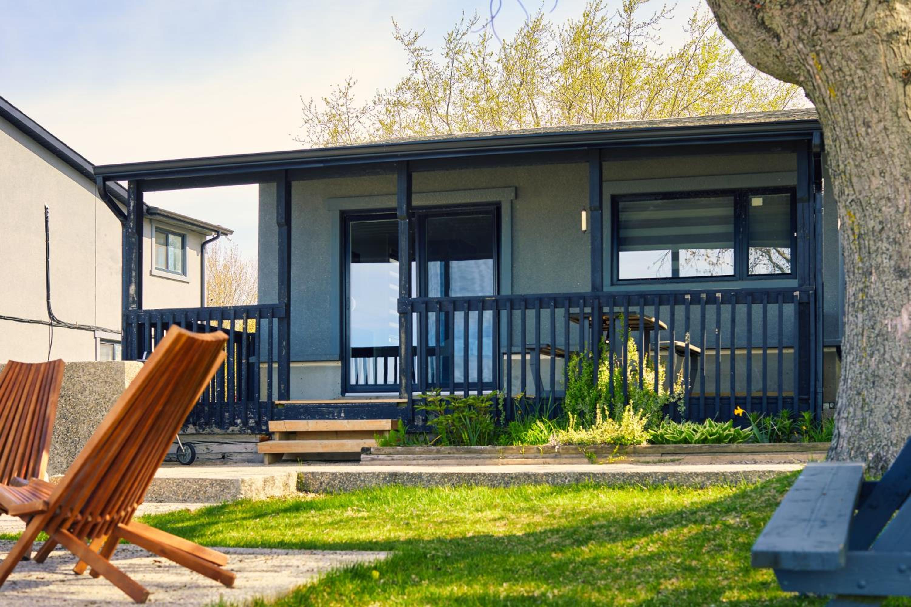 The Long Beach Resort - Beachfront Cottages & Townhouse Suites
