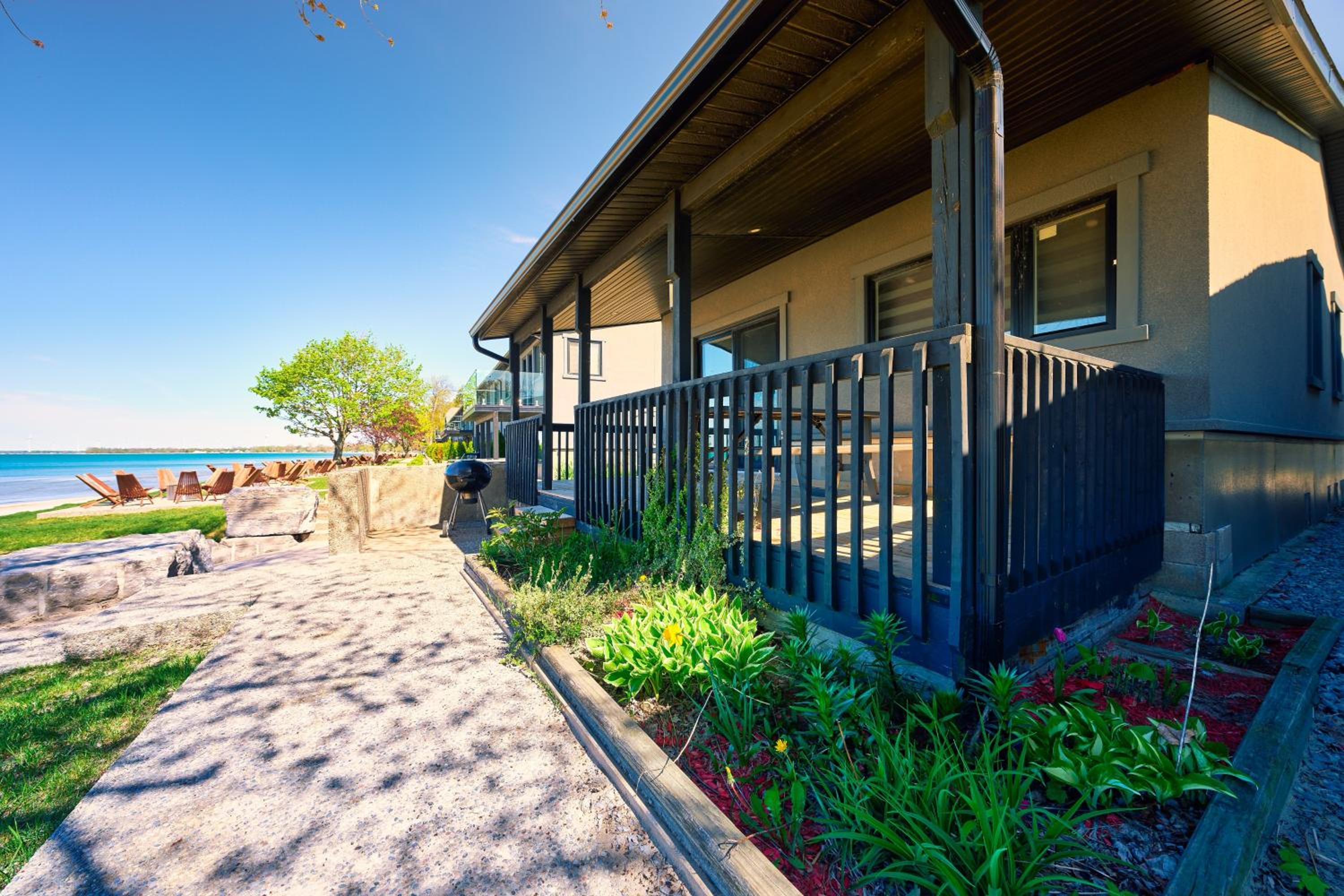 The Long Beach Resort - Beachfront Cottages & Townhouse Suites