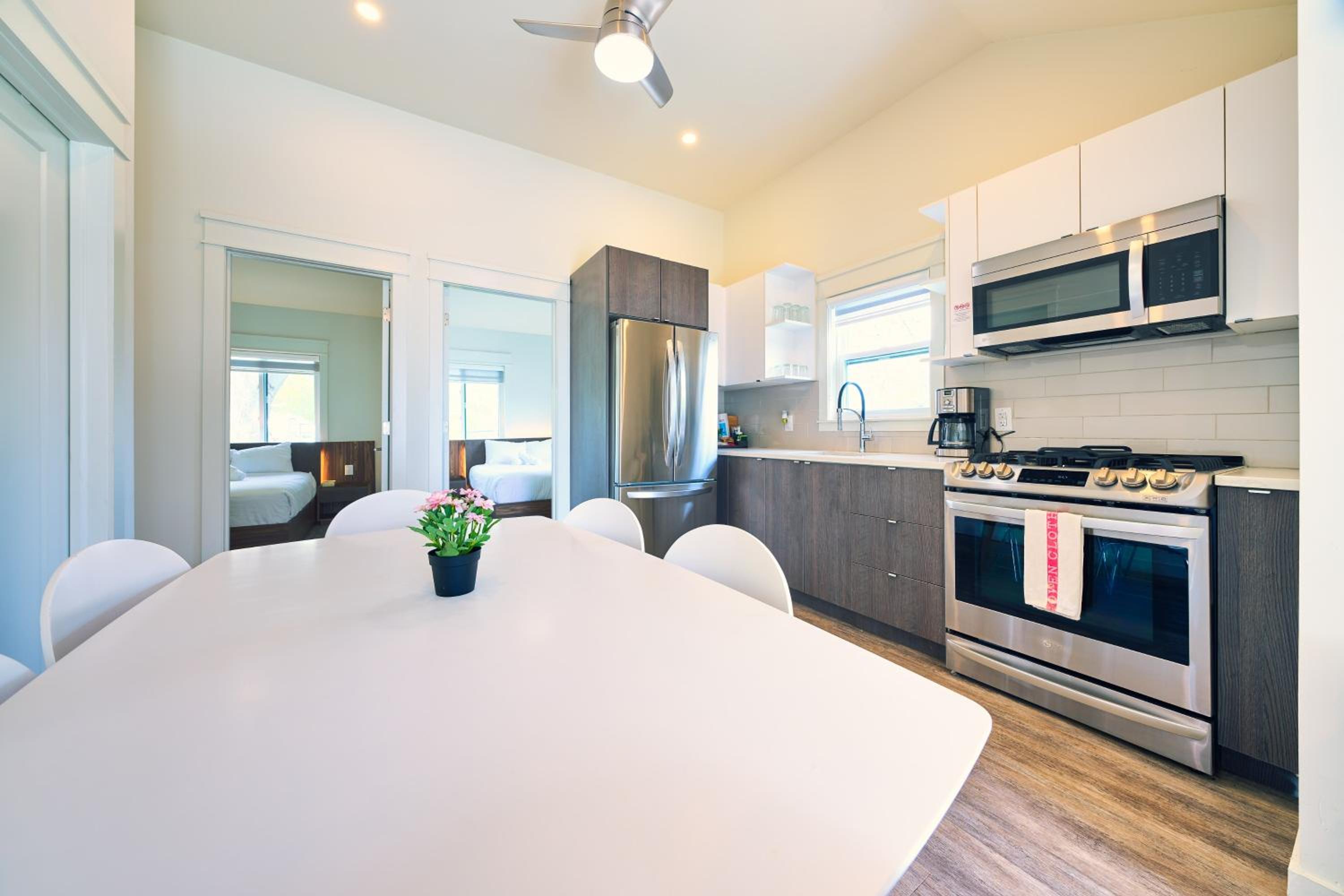 The Long Beach Resort - Beachfront Cottages & Townhouse Suites