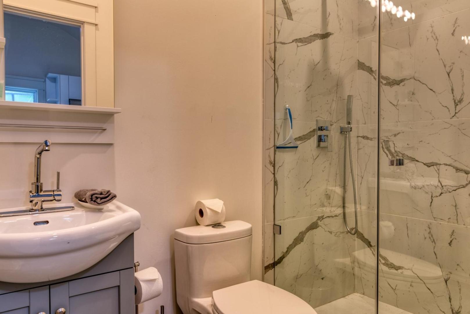 The Long Beach Resort - Beachfront Cottages & Townhouse Suites