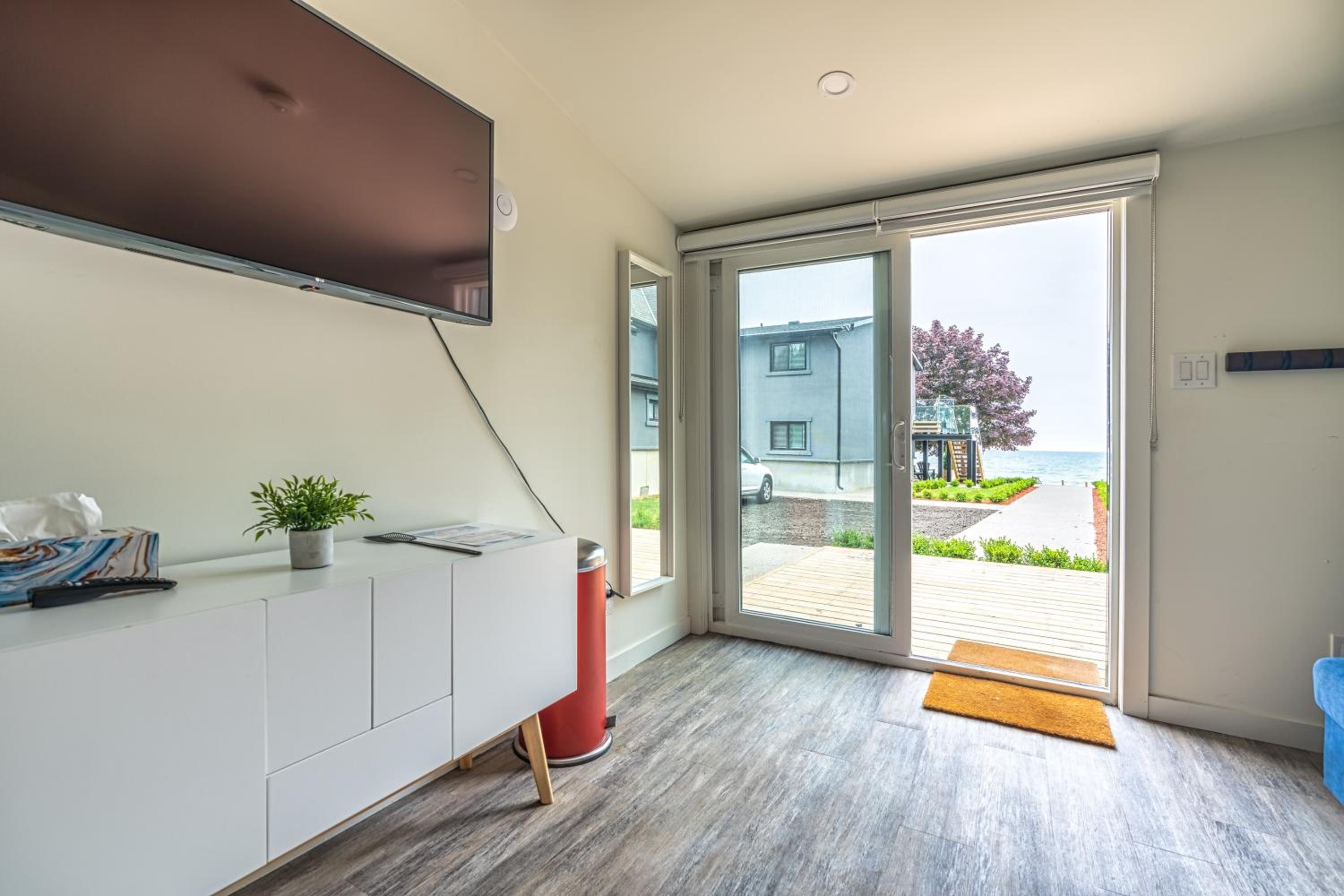 The Long Beach Resort - Beachfront Cottages & Townhouse Suites