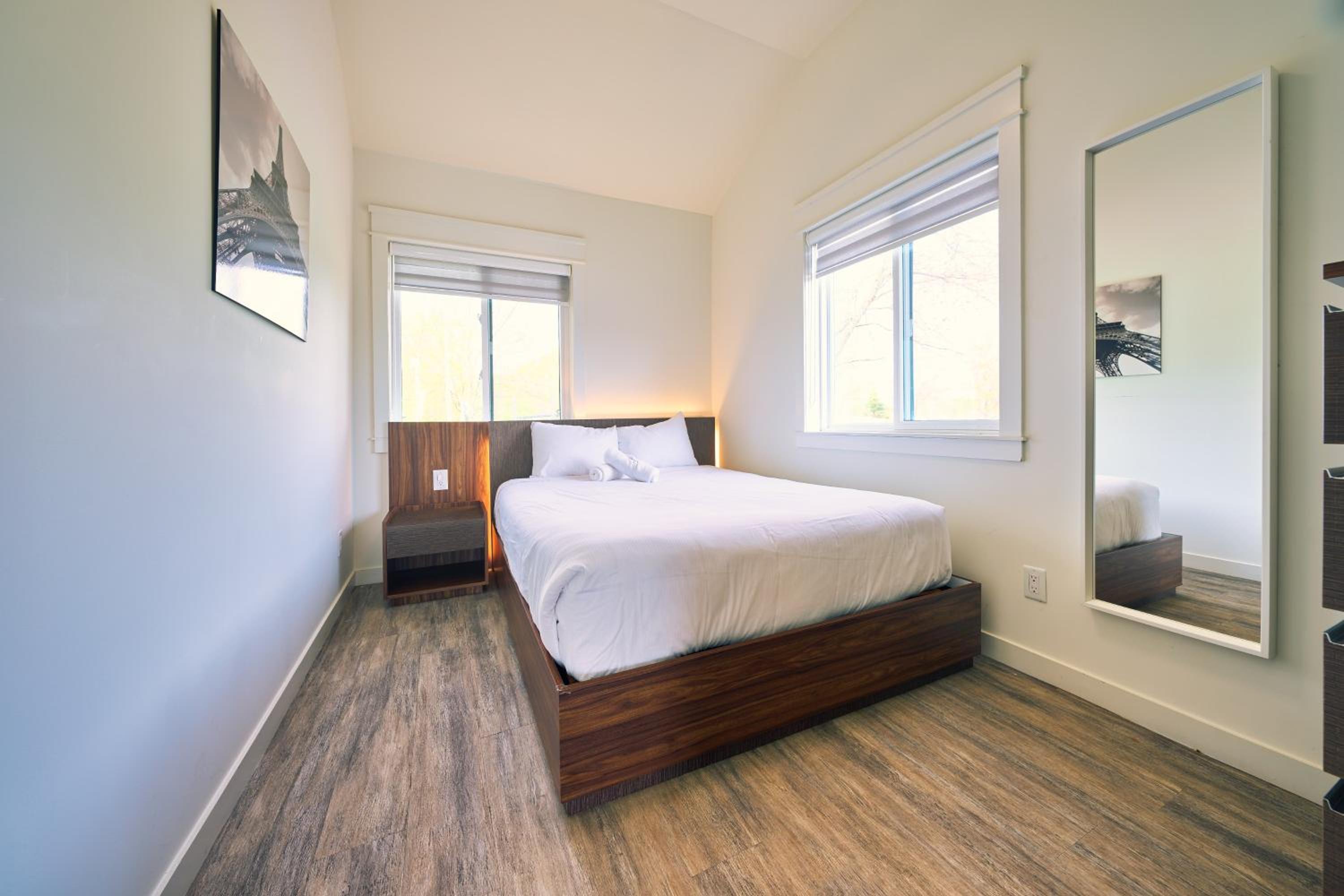 The Long Beach Resort - Beachfront Cottages & Townhouse Suites