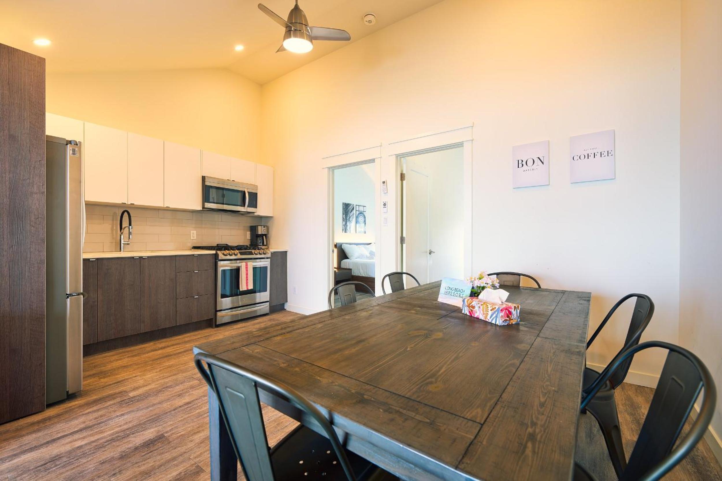 The Long Beach Resort - Beachfront Cottages & Townhouse Suites