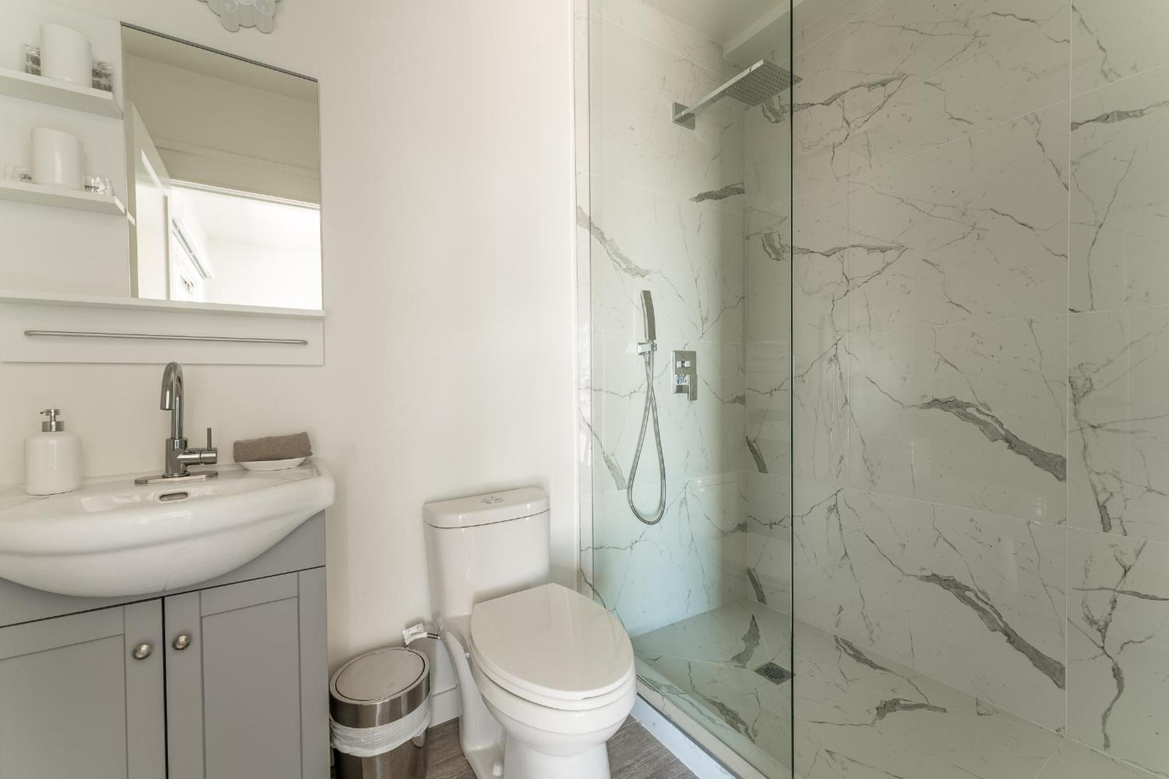 The Long Beach Resort - Beachfront Cottages & Townhouse Suites