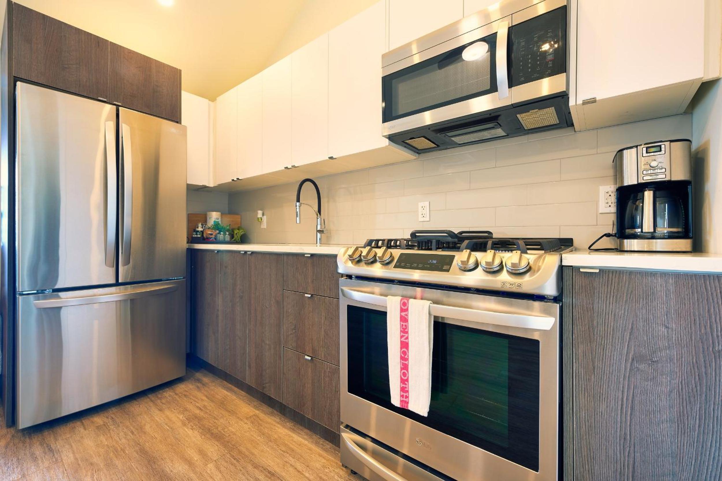 The Long Beach Resort - Beachfront Cottages & Townhouse Suites