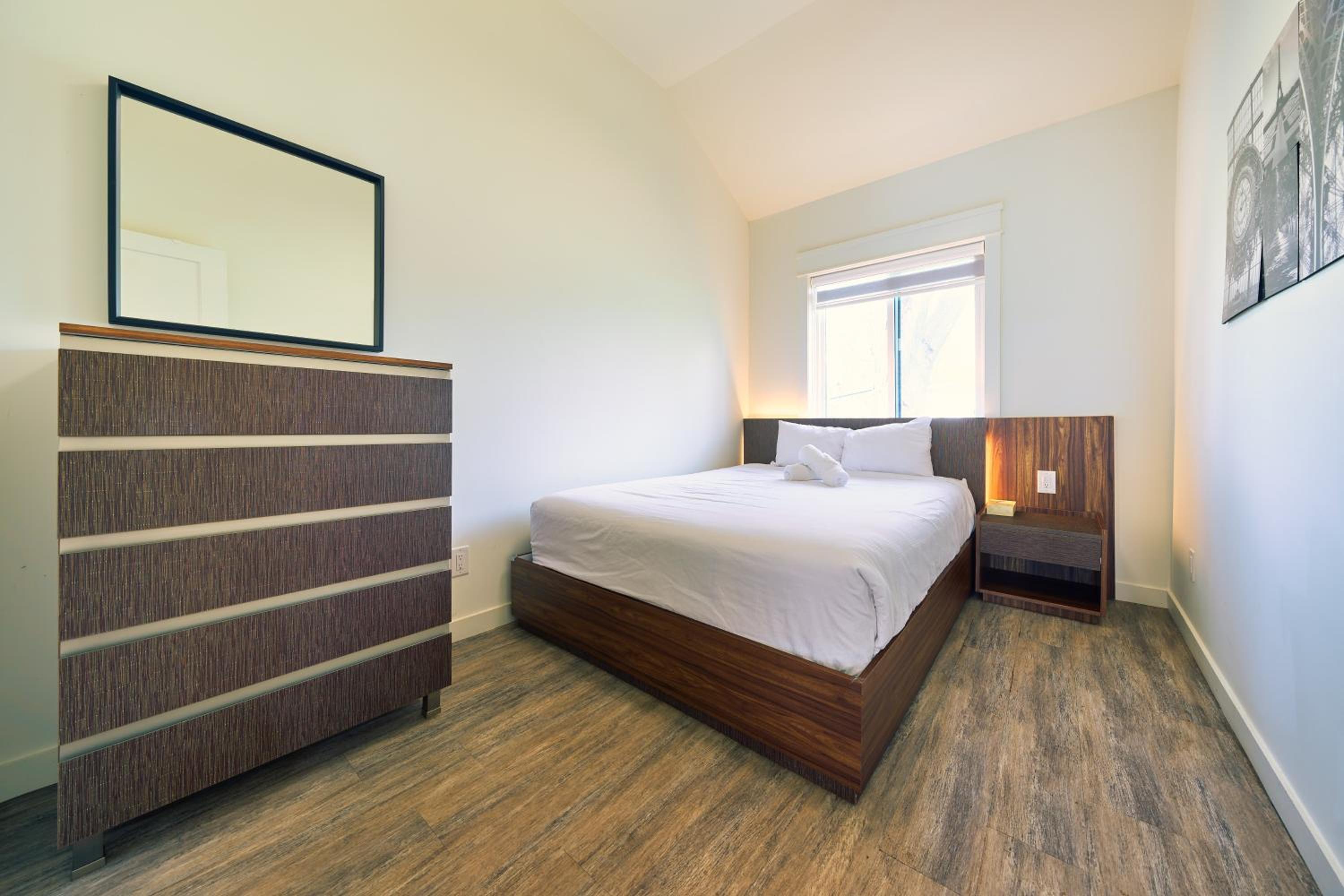 The Long Beach Resort - Beachfront Cottages & Townhouse Suites
