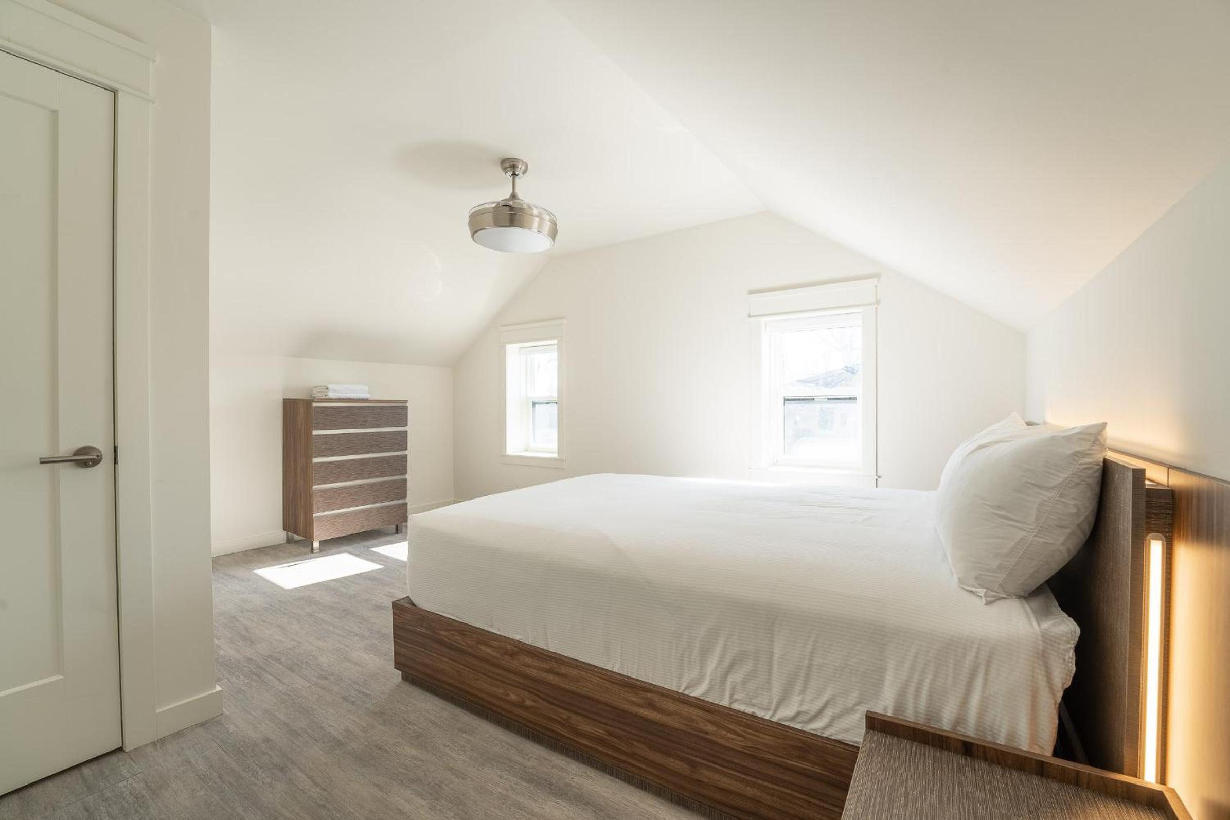 The Long Beach Resort - Beachfront Cottages & Townhouse Suites