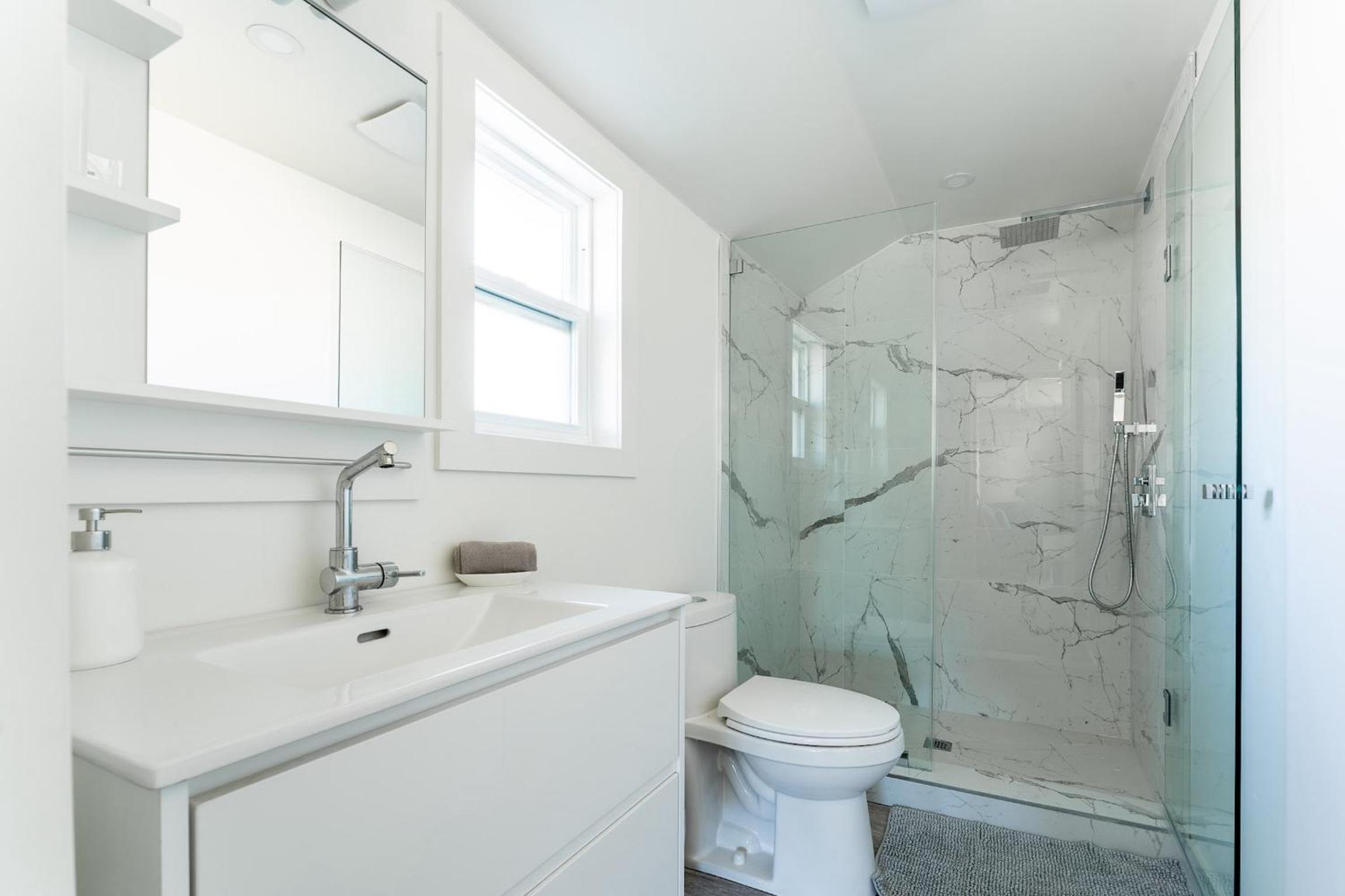 The Long Beach Resort - Beachfront Cottages & Townhouse Suites