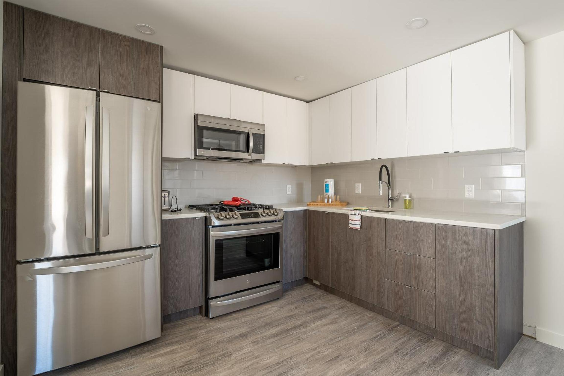 The Long Beach Resort - Beachfront Cottages & Townhouse Suites