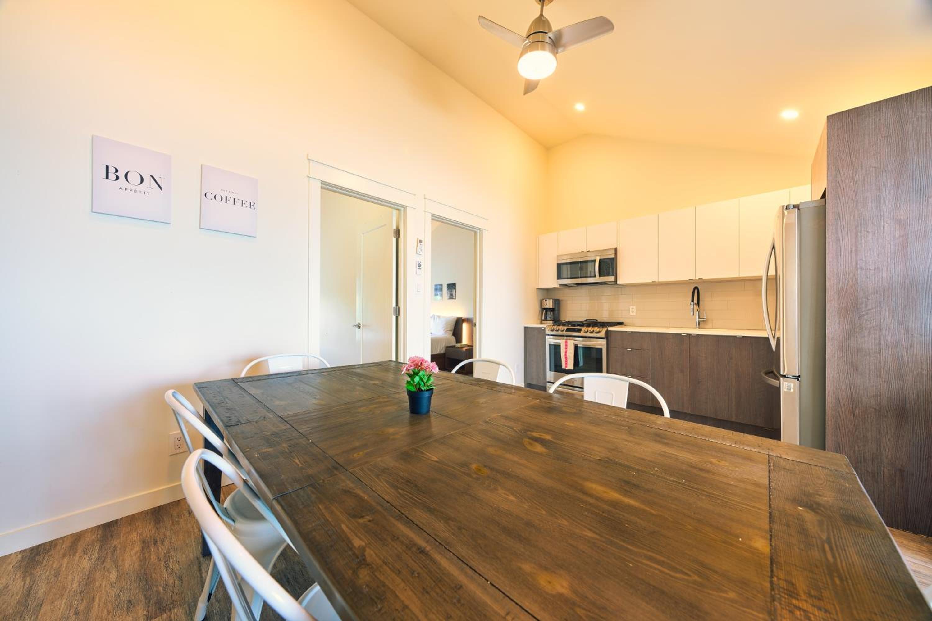 The Long Beach Resort - Beachfront Cottages & Townhouse Suites