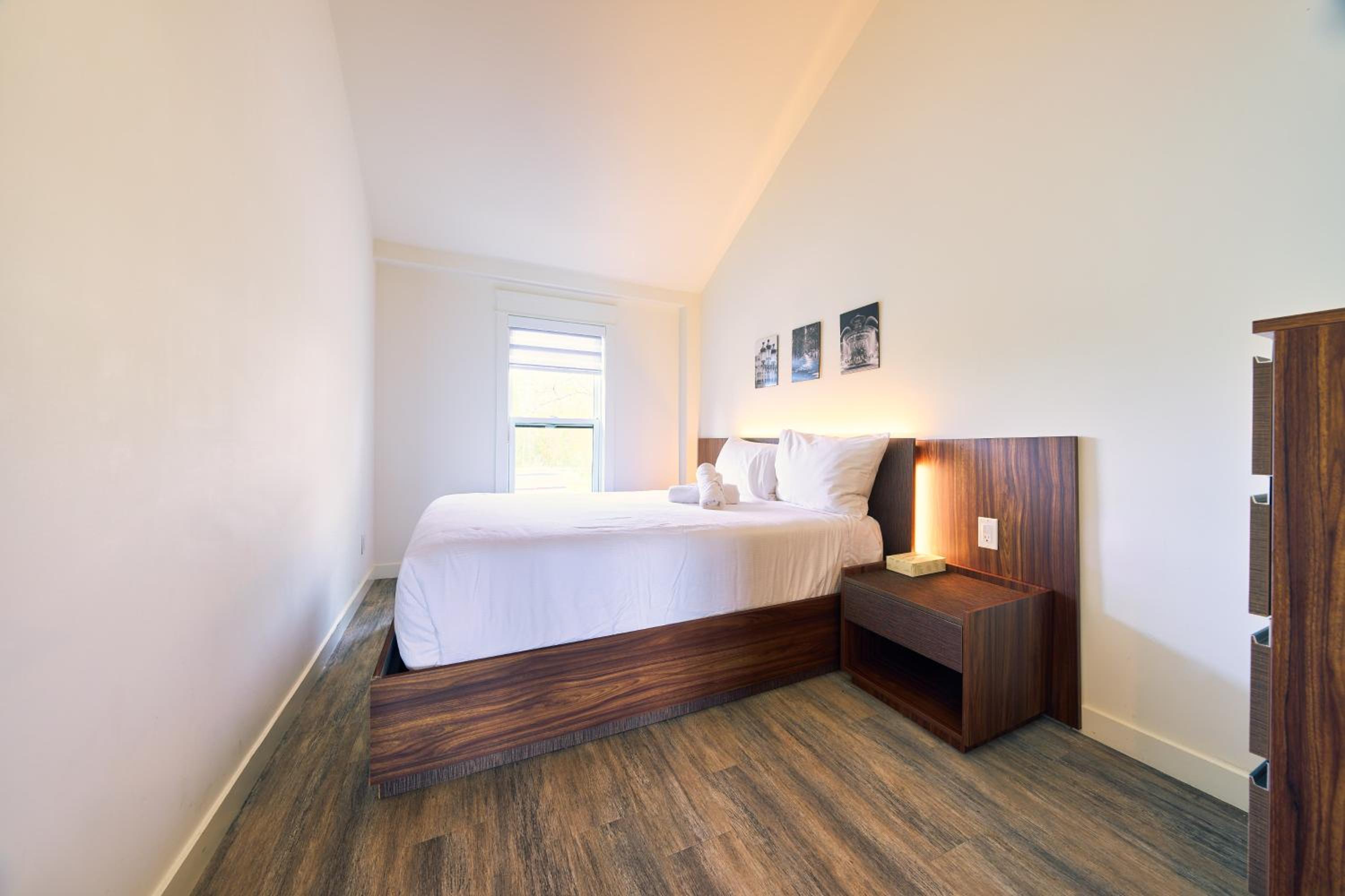 The Long Beach Resort - Beachfront Cottages & Townhouse Suites