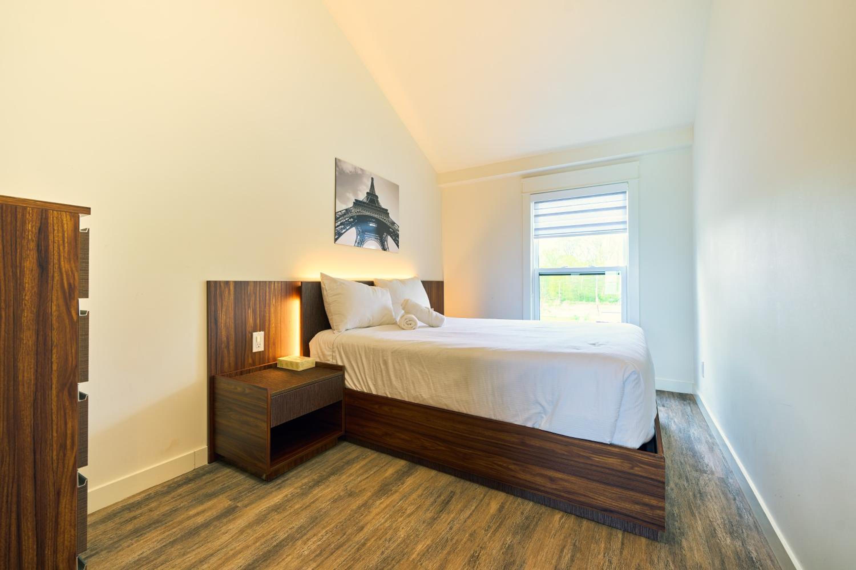 The Long Beach Resort - Beachfront Cottages & Townhouse Suites