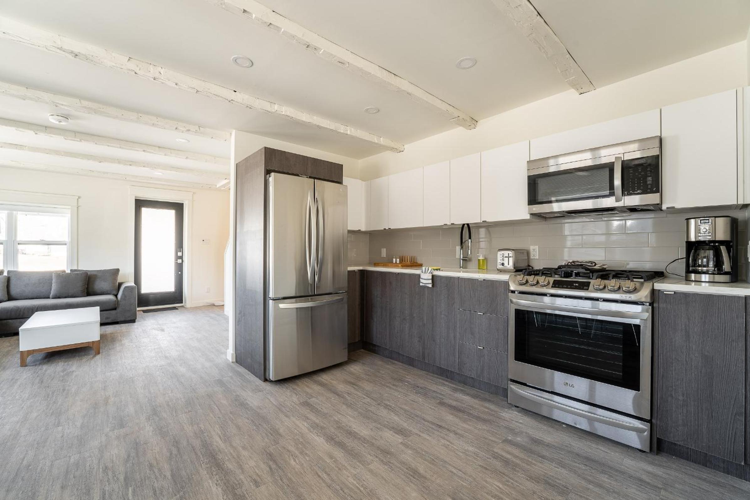 The Long Beach Resort - Beachfront Cottages & Townhouse Suites