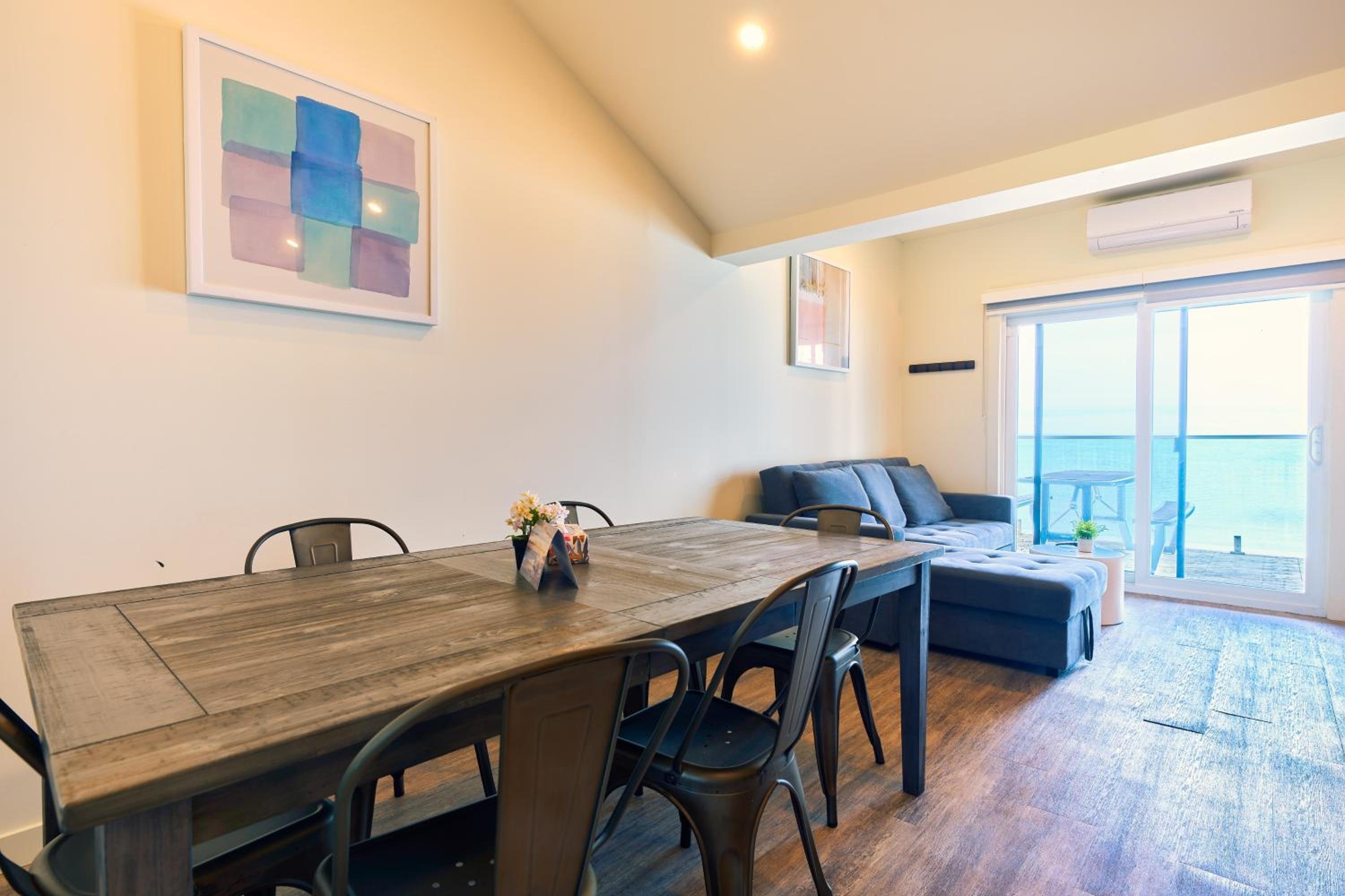 The Long Beach Resort - Beachfront Cottages & Townhouse Suites