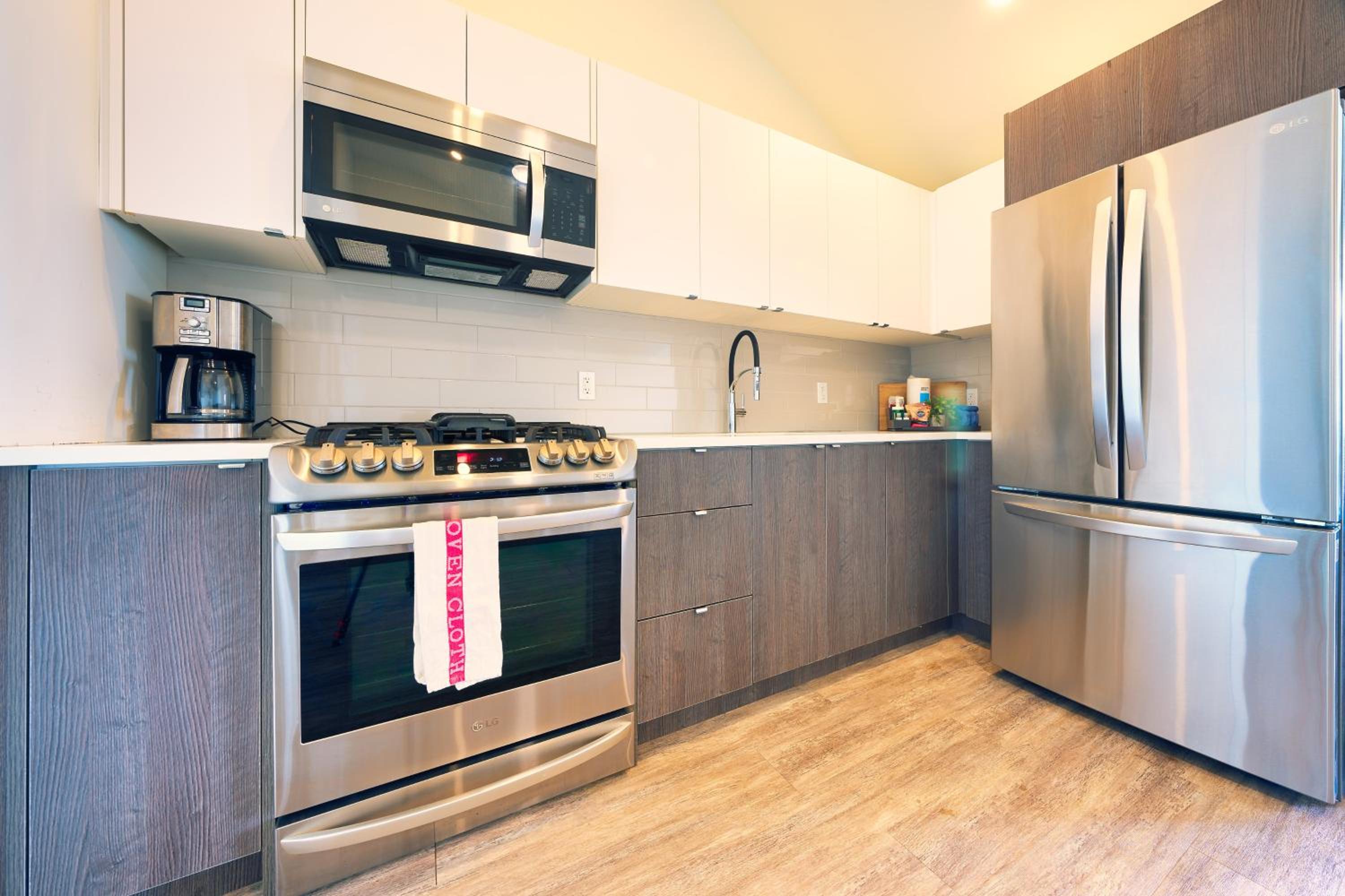 The Long Beach Resort - Beachfront Cottages & Townhouse Suites
