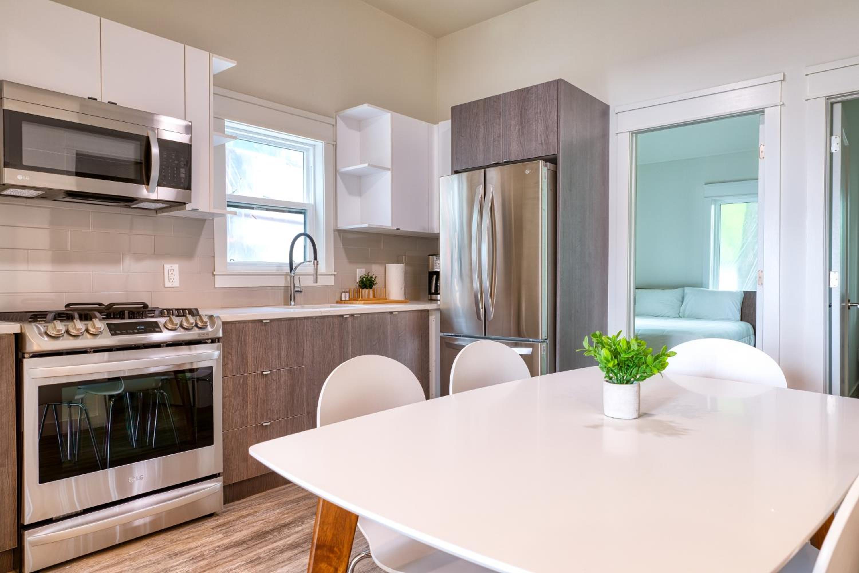 The Long Beach Resort - Beachfront Cottages & Townhouse Suites