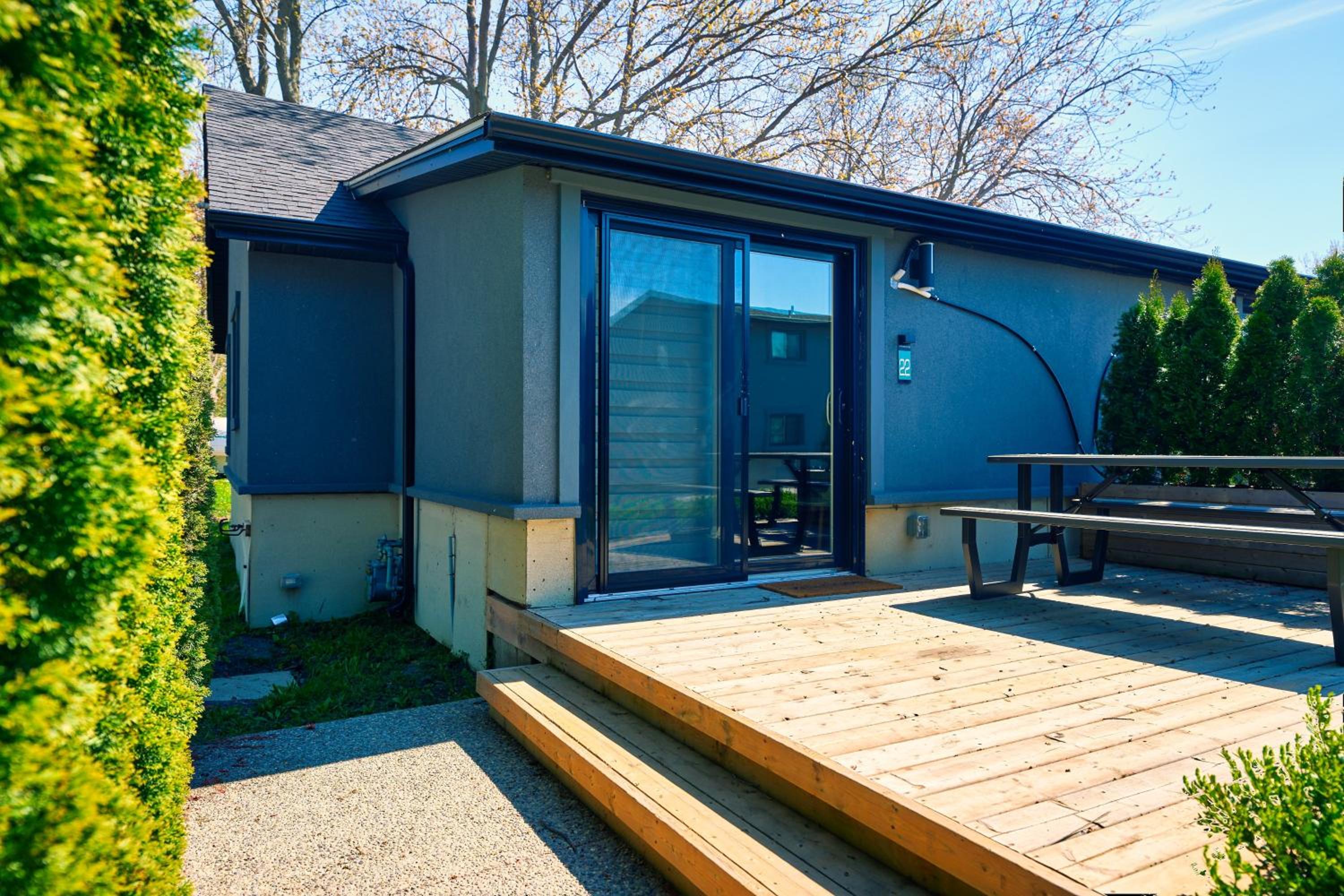 The Long Beach Resort - Beachfront Cottages & Townhouse Suites