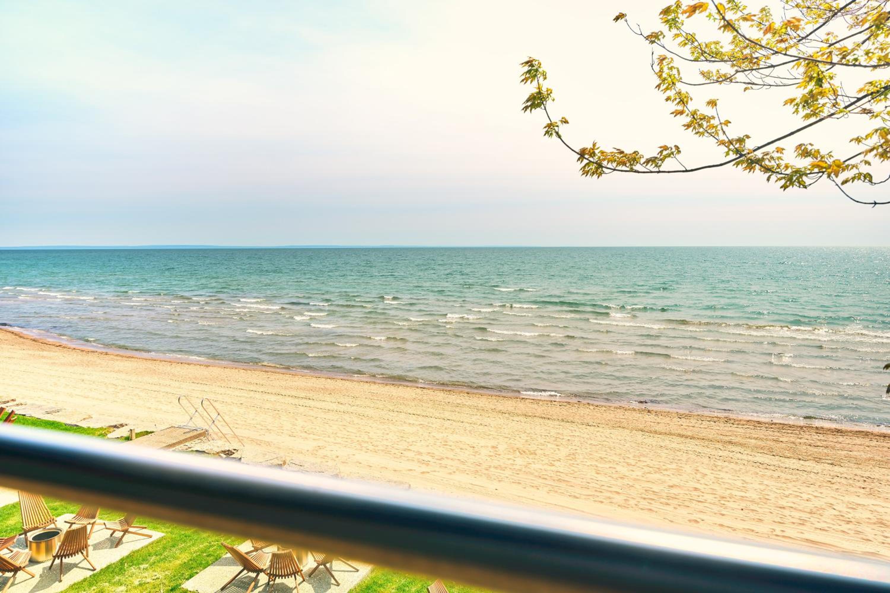 The Long Beach Resort - Beachfront Cottages & Townhouse Suites