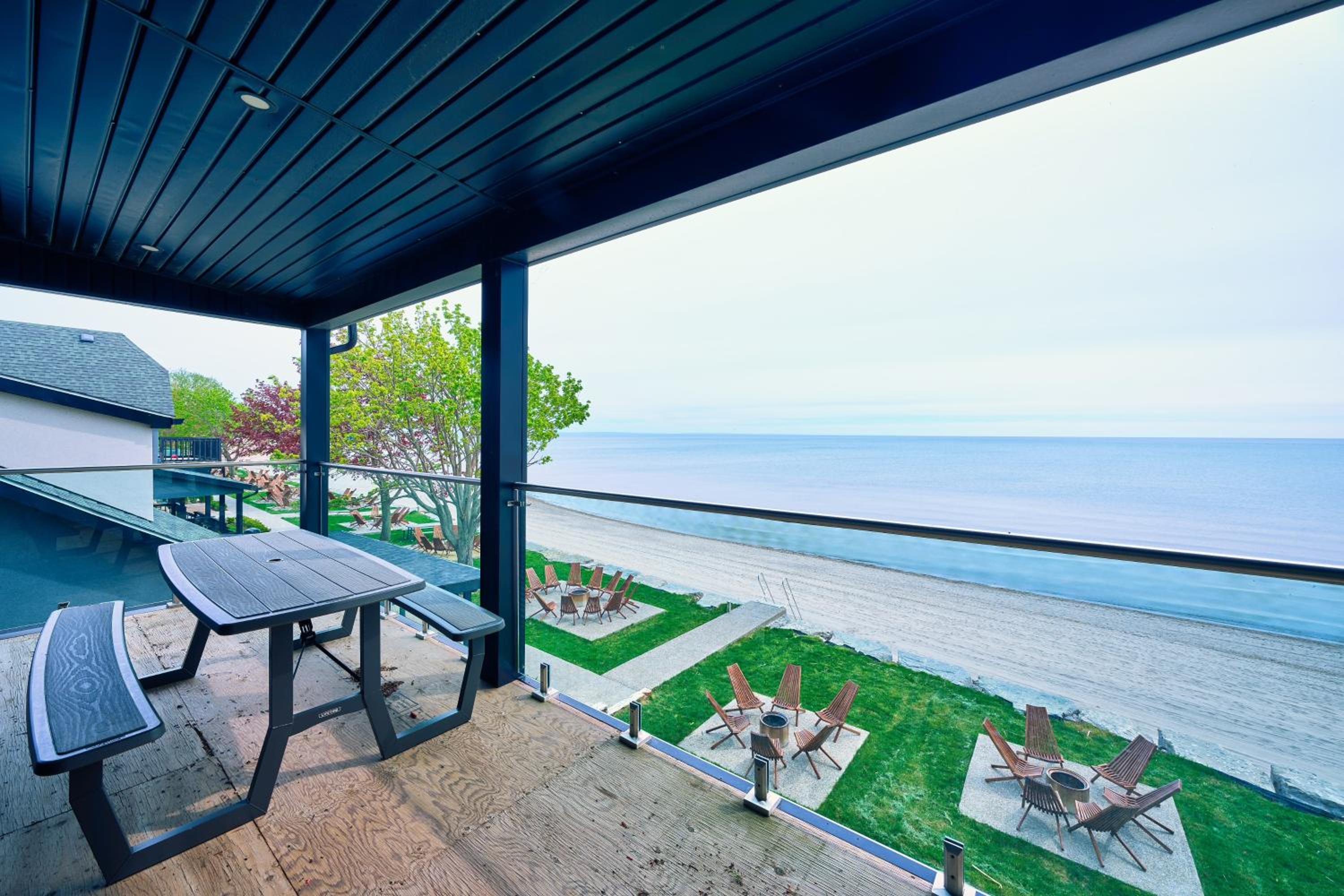 The Long Beach Resort - Beachfront Cottages & Townhouse Suites