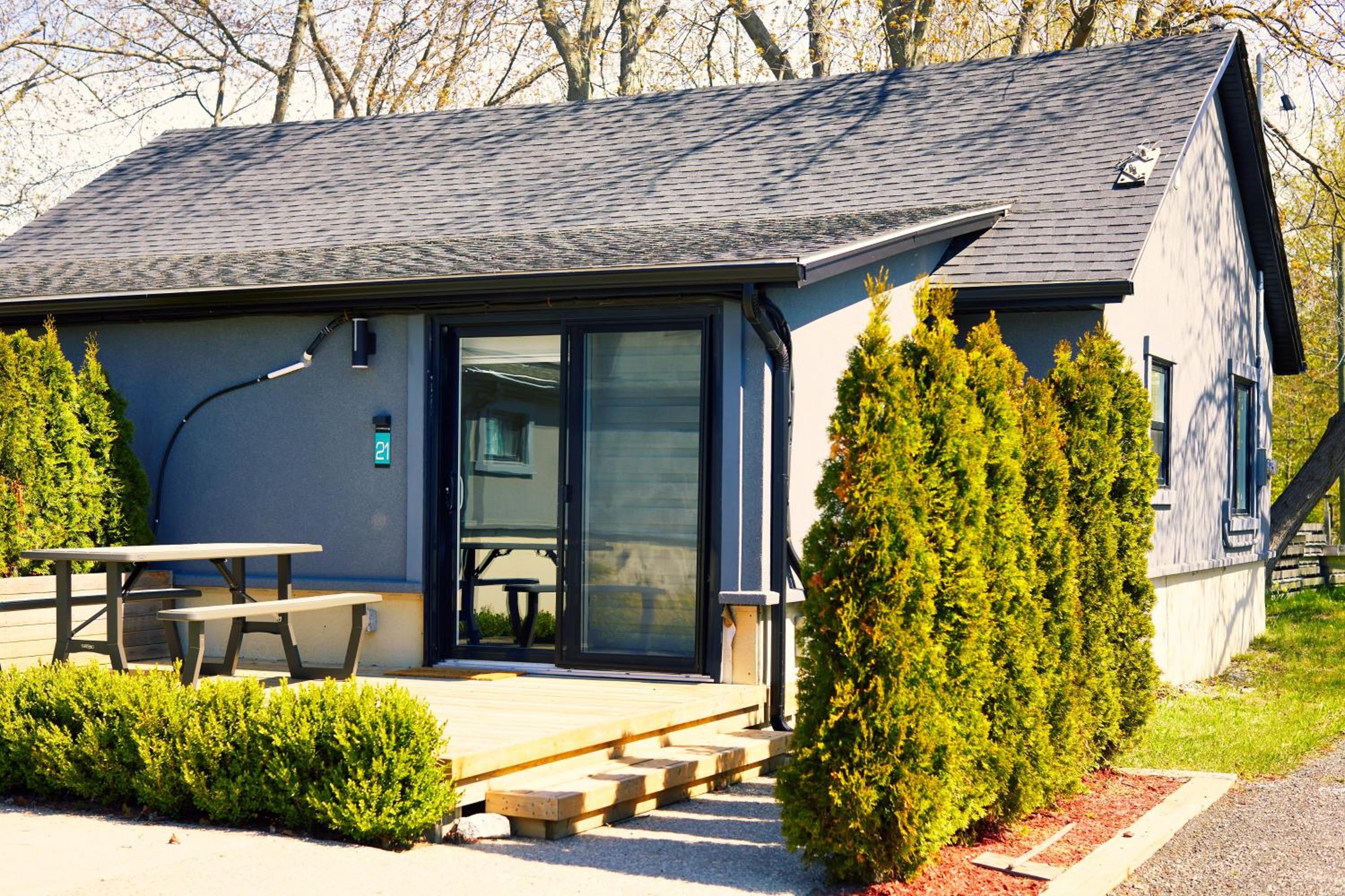 The Long Beach Resort - Beachfront Cottages & Townhouse Suites