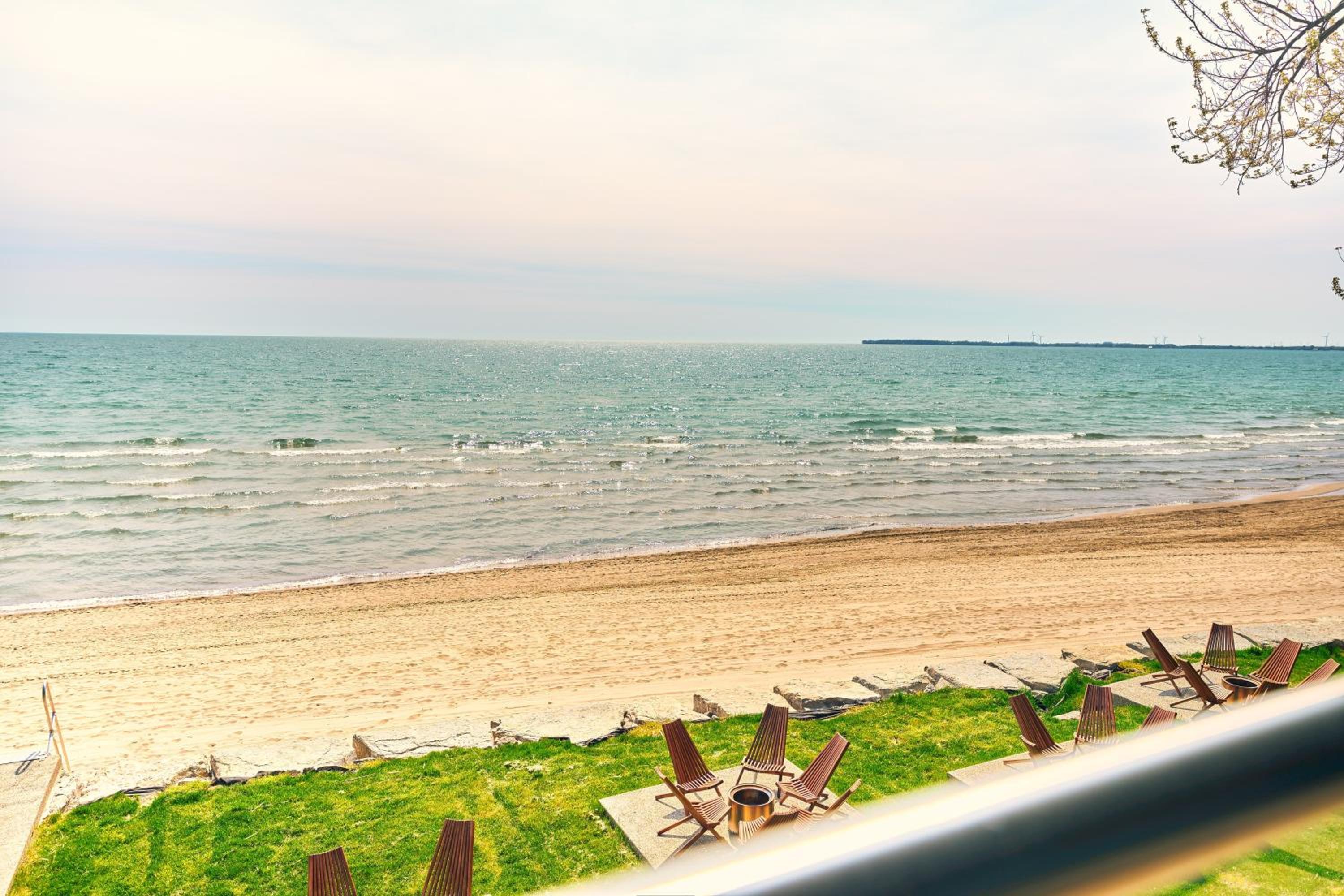 The Long Beach Resort - Beachfront Cottages & Townhouse Suites
