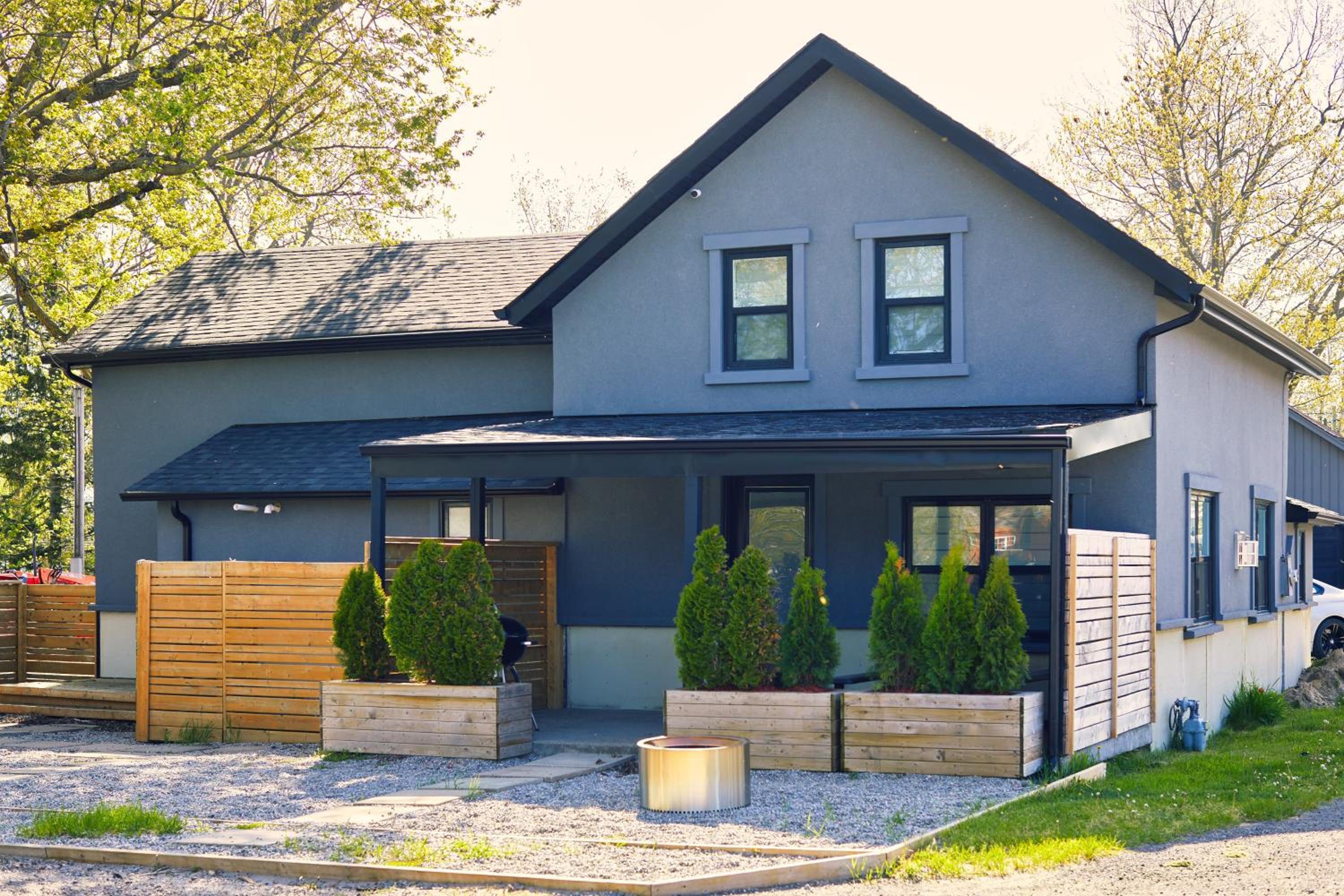The Long Beach Resort - Beachfront Cottages & Townhouse Suites