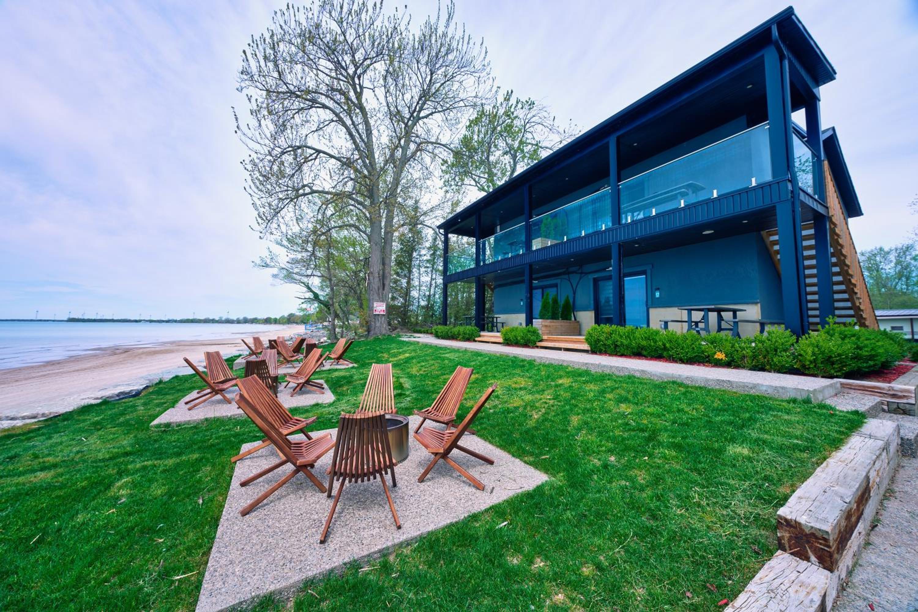 The Long Beach Resort - Beachfront Cottages & Townhouse Suites