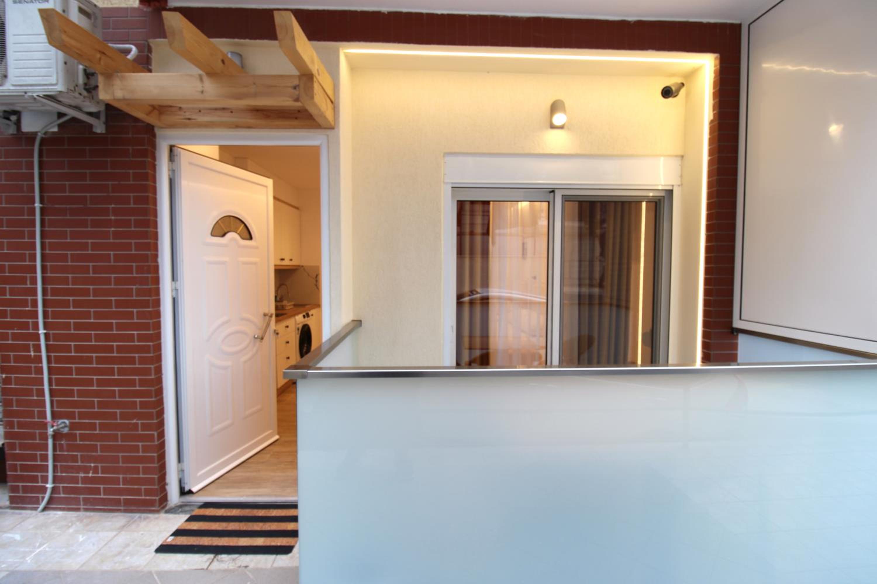 Reni Risi Deluxe Studio