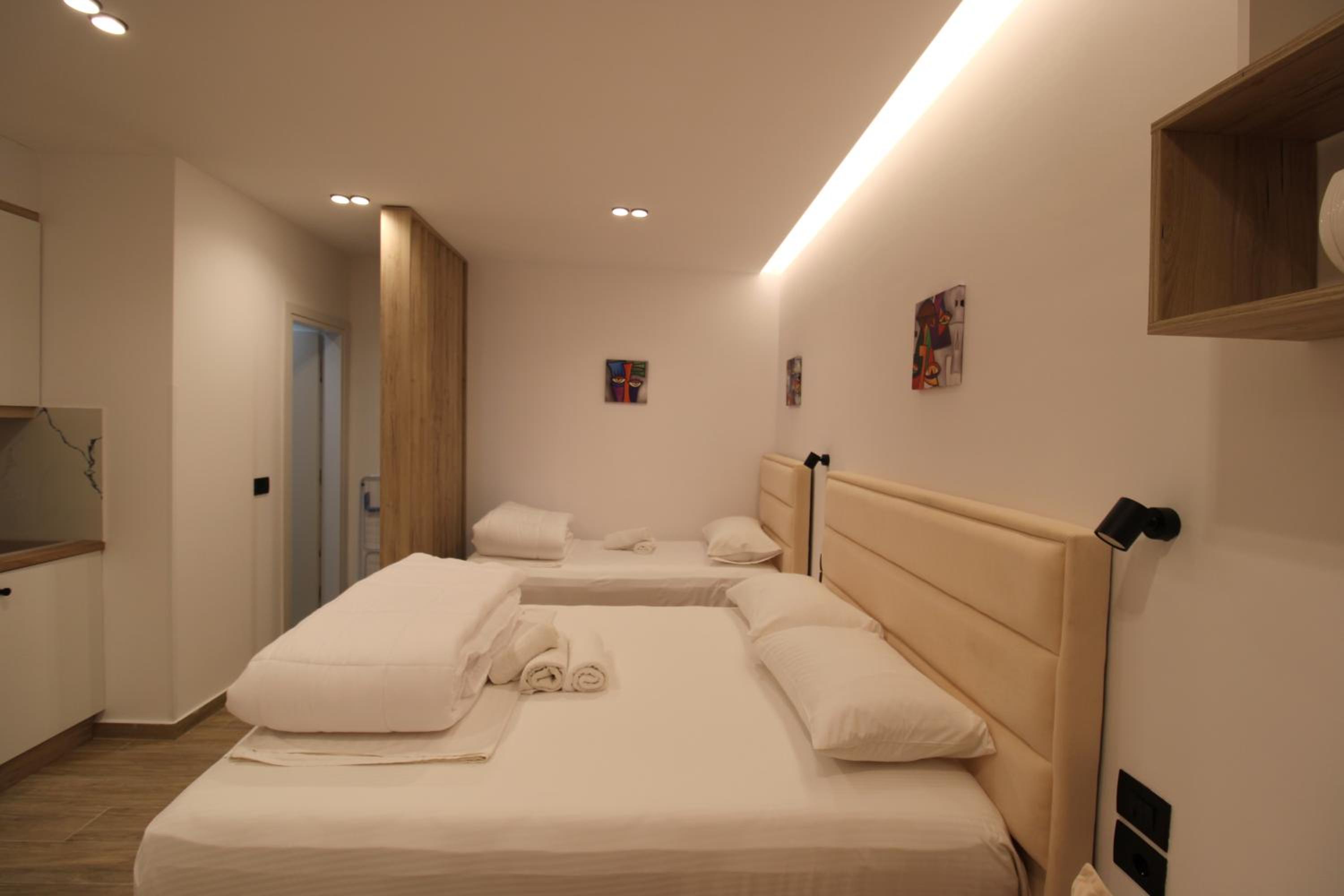 Reni Risi Deluxe Studio