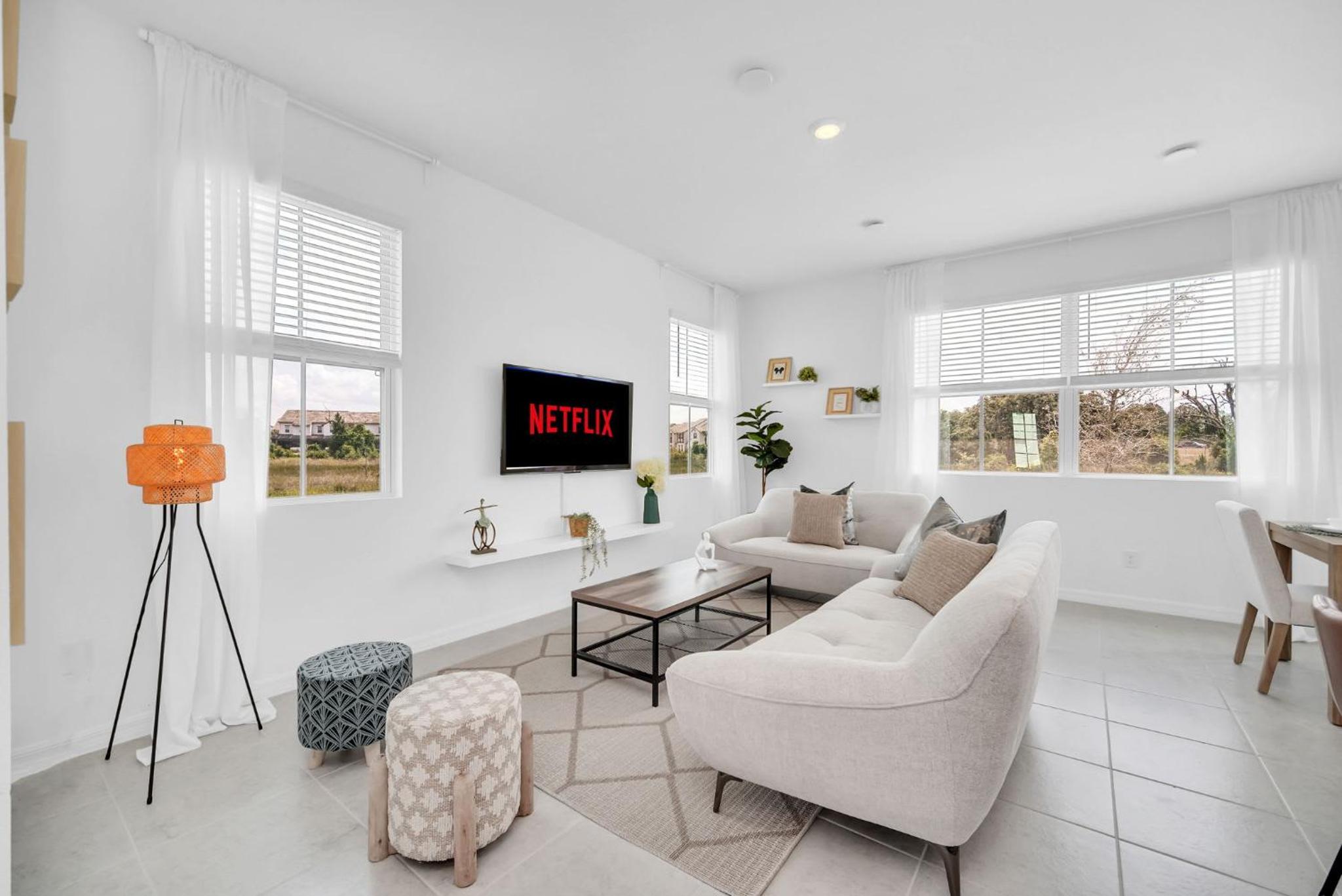 Modern and Luxurious Home Near Orlando Parks view 3