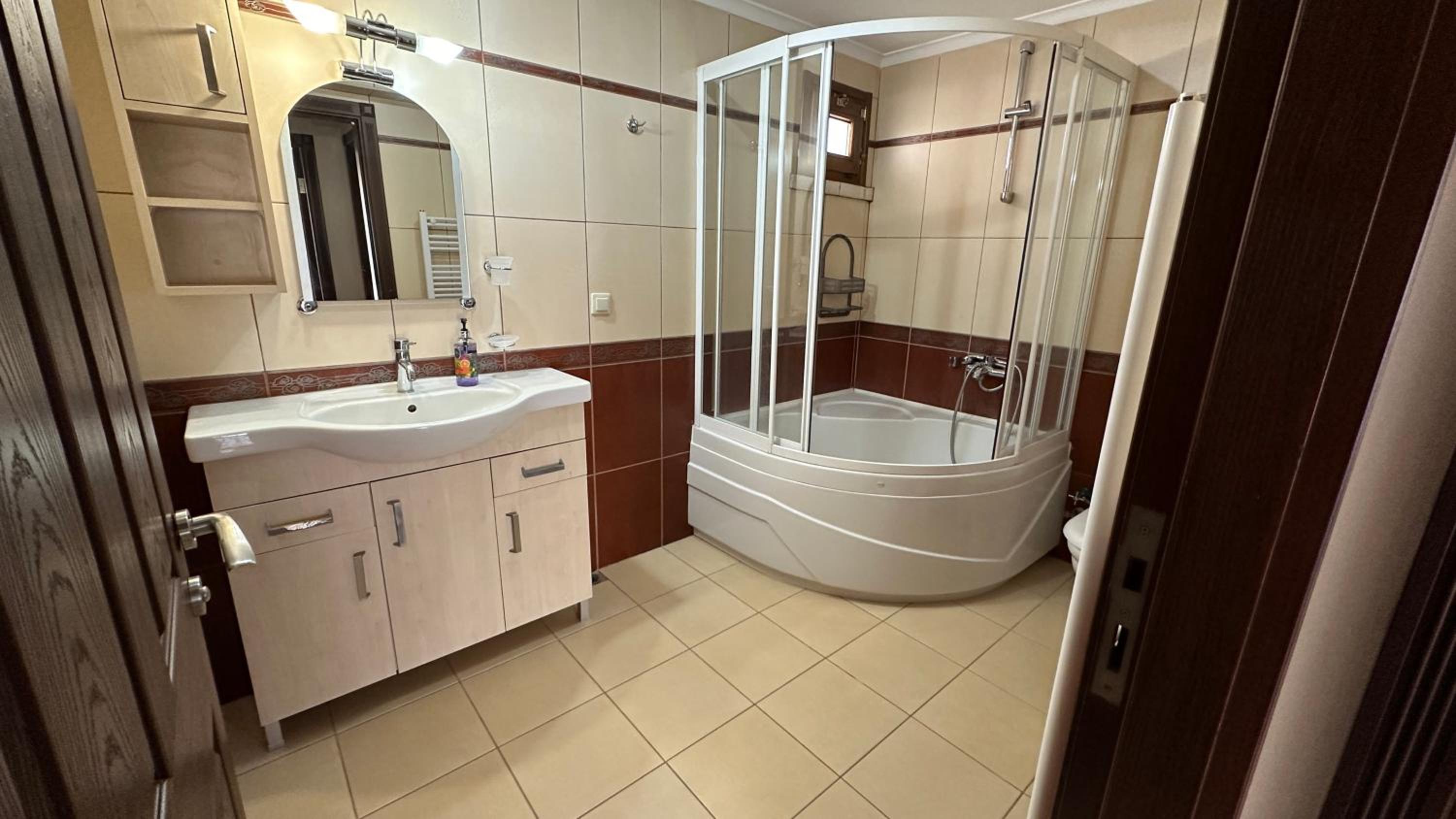 Corner luxury suit