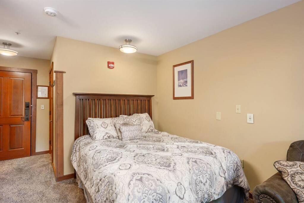 Brigham Studio Ski-InSki-Out, Snowshoe Resort view 5