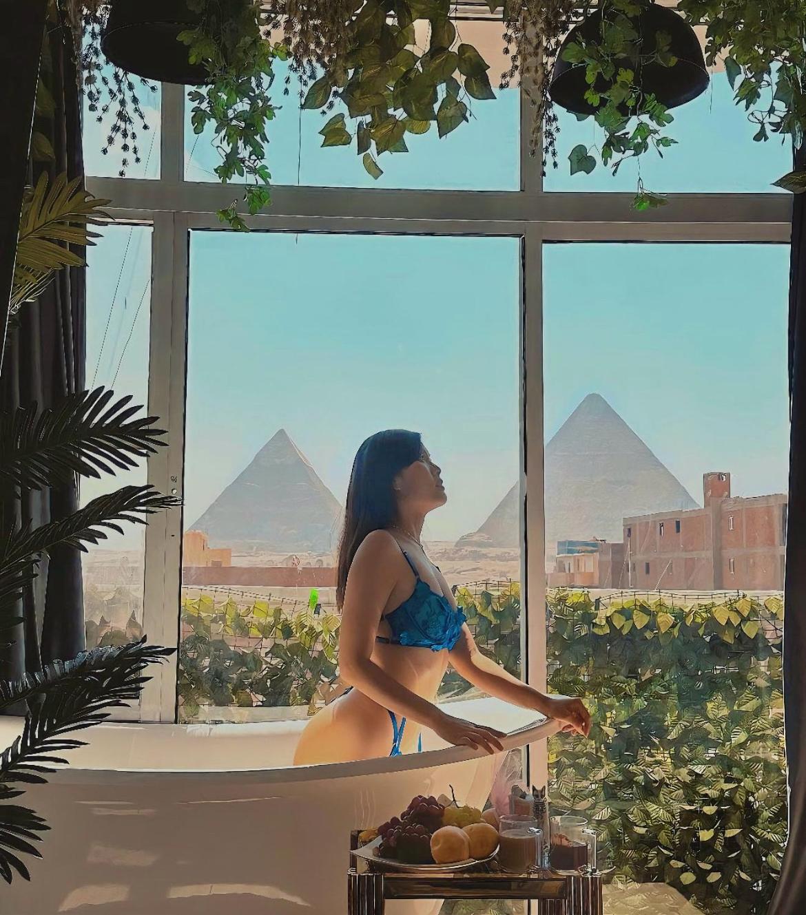 Jacuzzi pyramids view