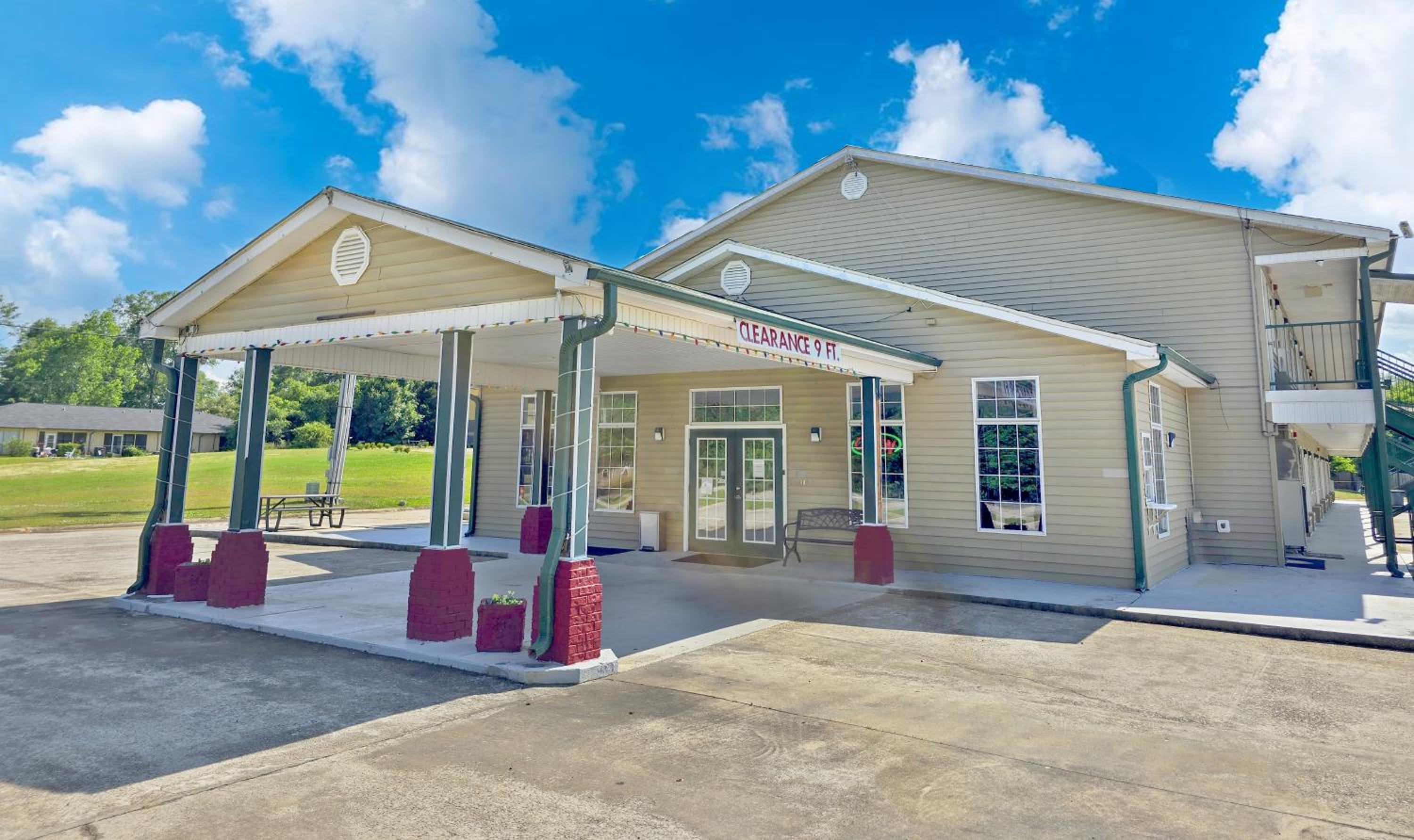 Garden Inn and Suites near Callaway Gardens Pine Mountain - Property Image 11