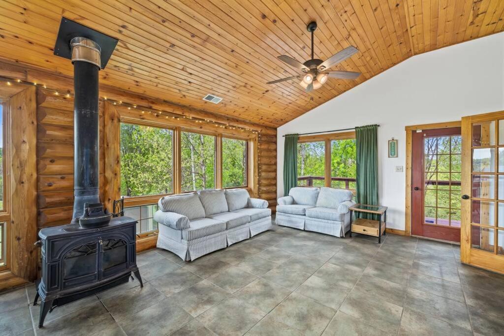 Hot Tub. Pool Table. Game Room. Fire Pit. Pets OK! view 4