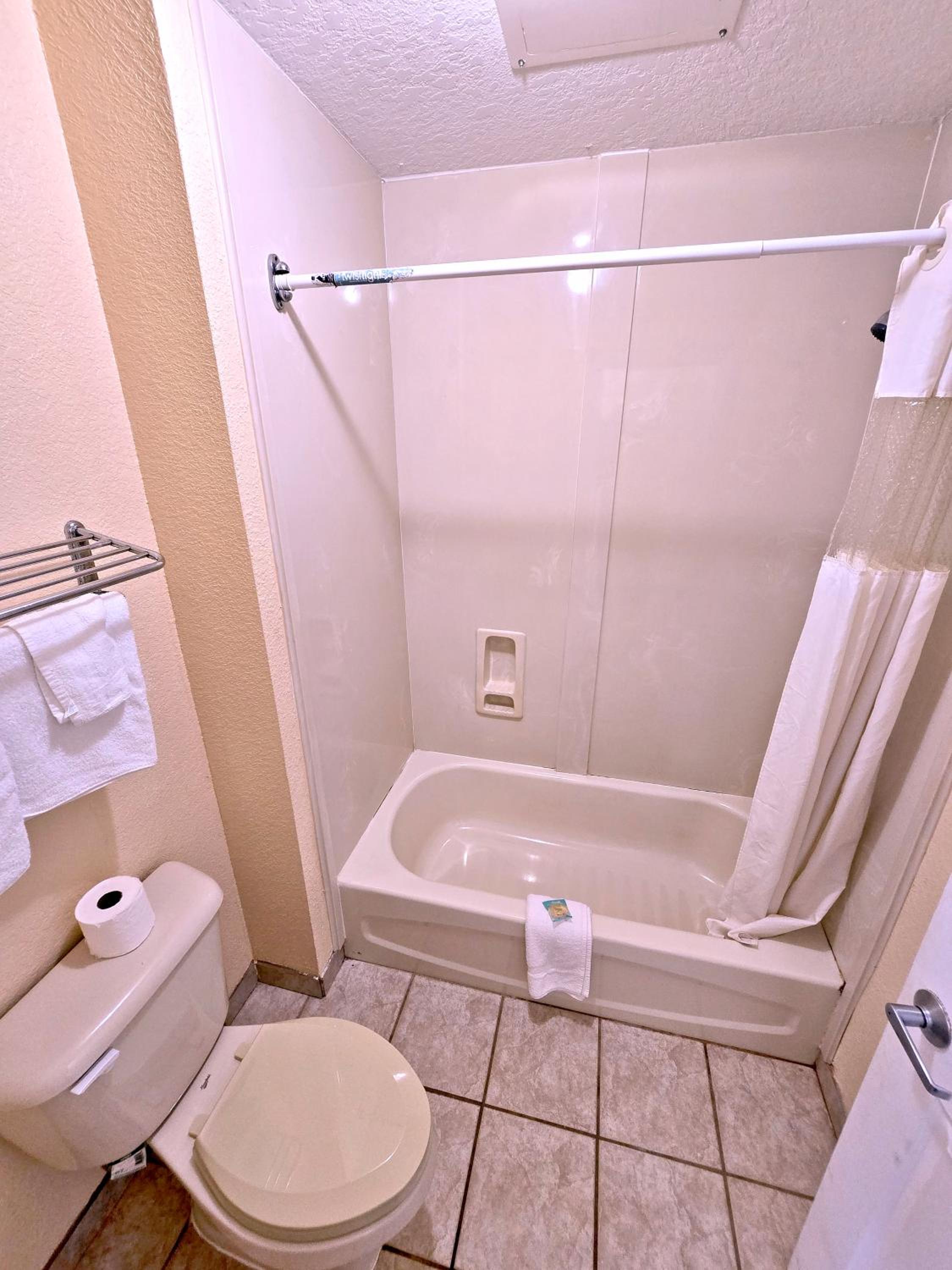 Garden Inn and Suites near Callaway Gardens Pine Mountain - Property Image 7