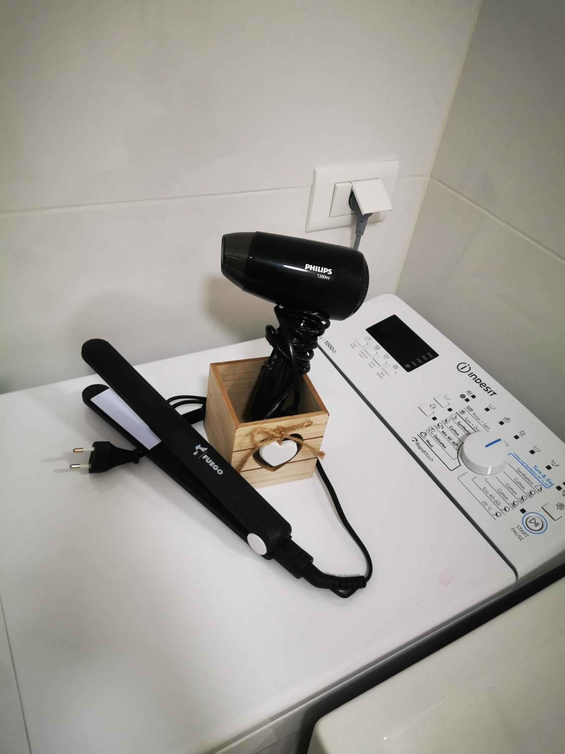 New Modern Apartment with Fast Wi-Fi & Free Private Parking view 4