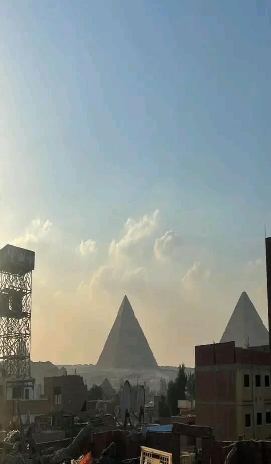 Pyramids madnis