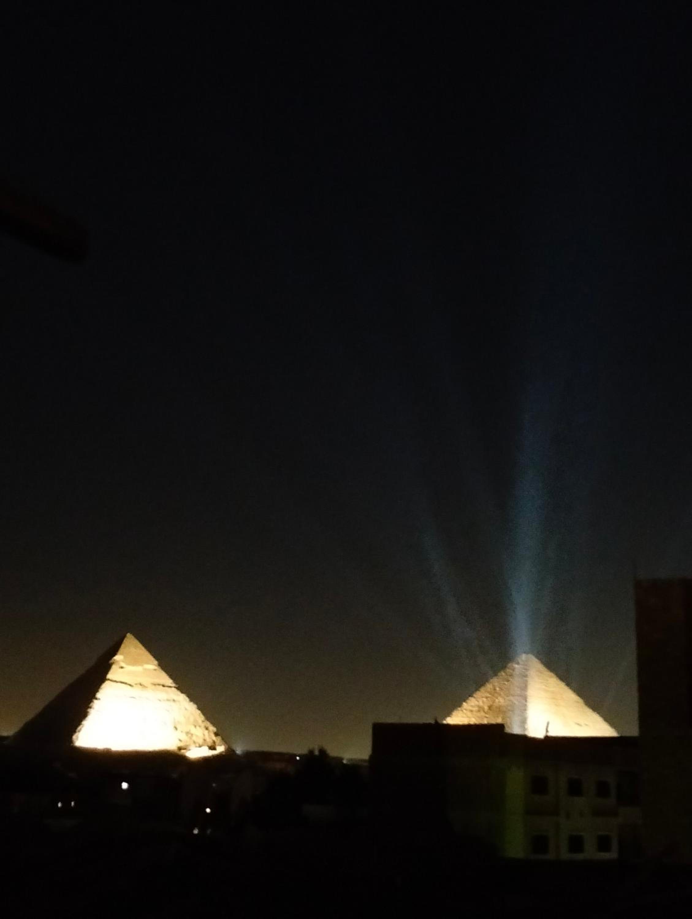Pyramids madnis