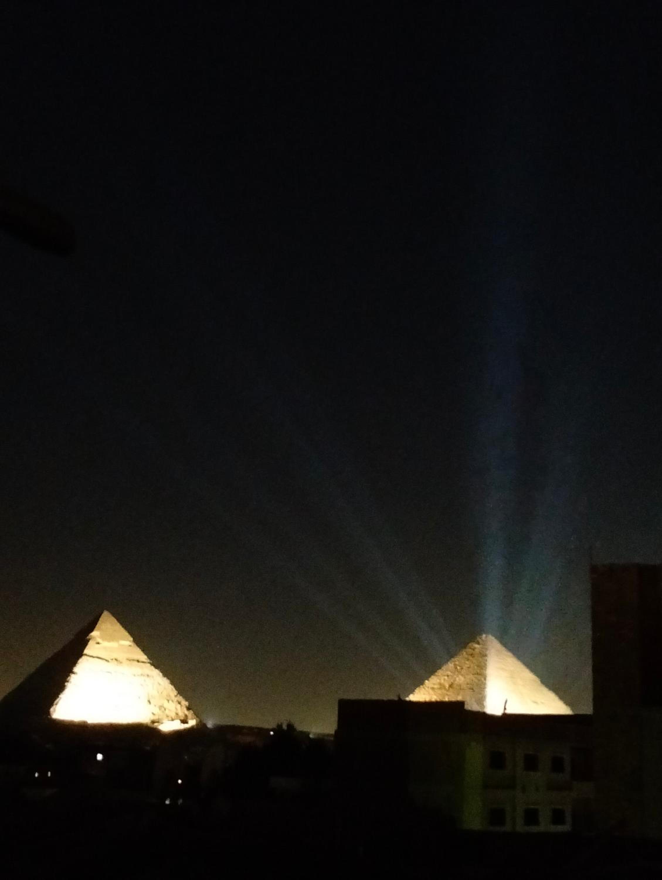 Pyramids madnis