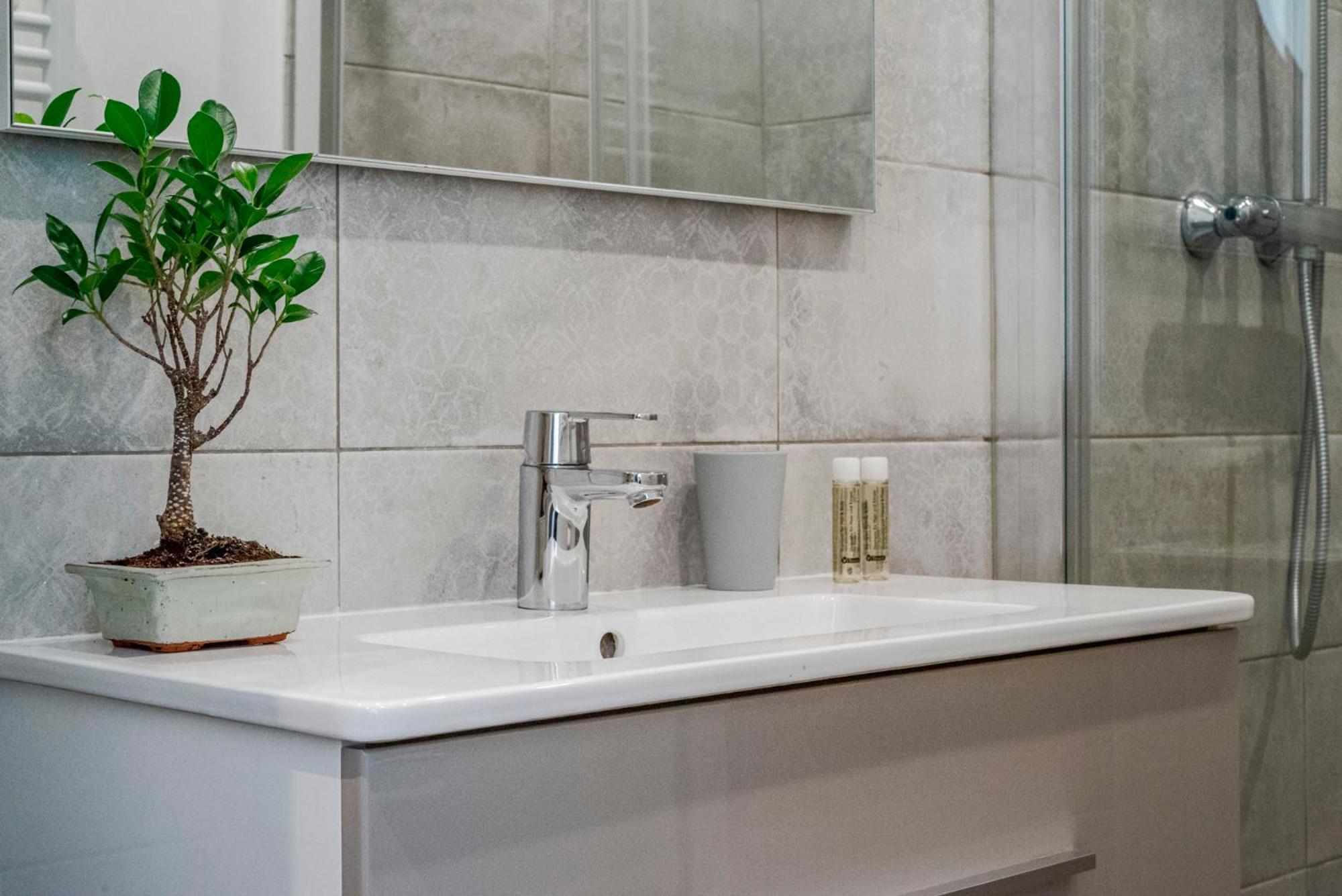 Fabulous Central 2BR - Prime Location, Walk to Croisette & Palais - By Totolulu Cannes Yellow Corner