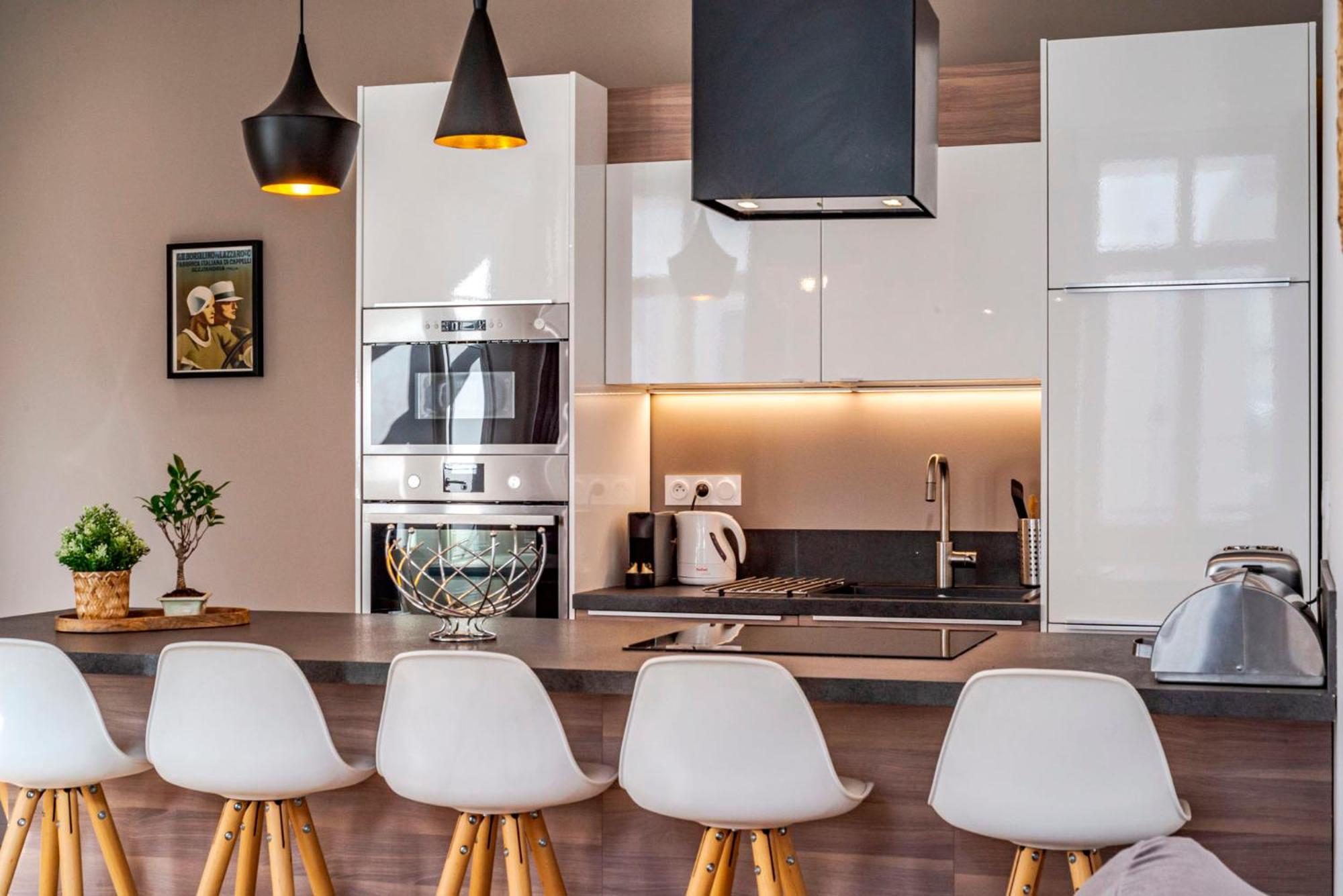 Fabulous Central 2BR - Prime Location, Walk to Croisette & Palais - By Totolulu Cannes Yellow Corner