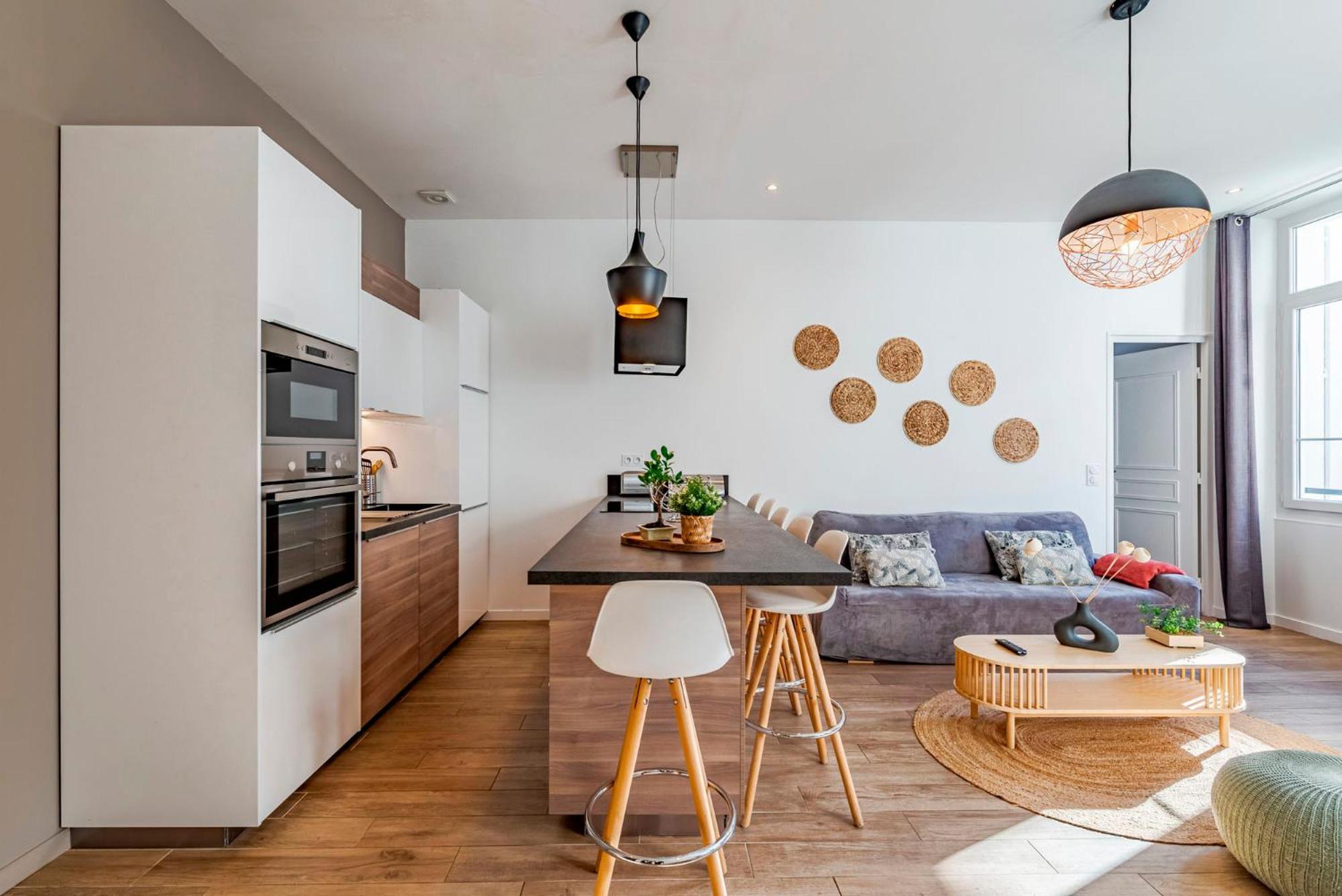 Fabulous Central 2BR - Prime Location, Walk to Croisette & Palais - By Totolulu Cannes Yellow Corner