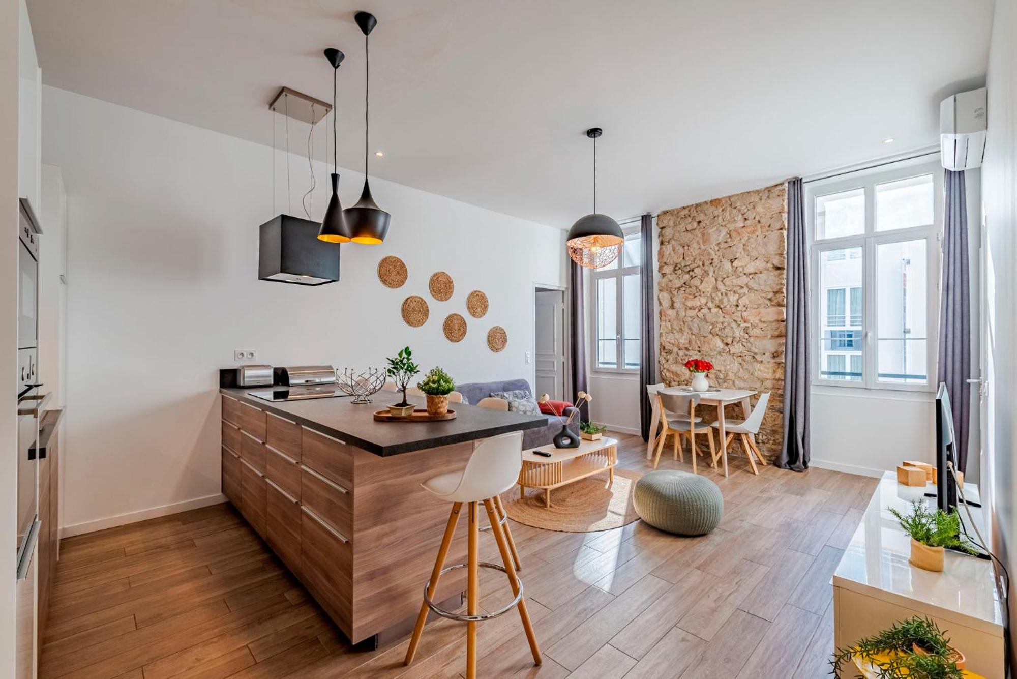 Fabulous Central 2BR - Prime Location, Walk to Croisette & Palais - By Totolulu Cannes Yellow Corner
