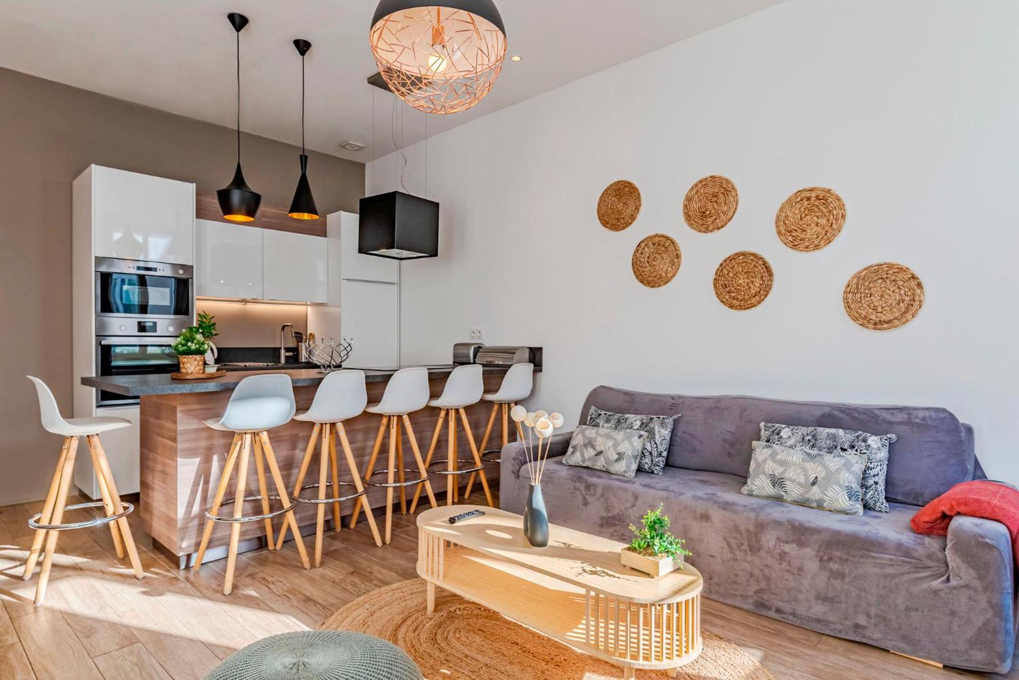 Fabulous Central 2BR - Prime Location, Walk to Croisette & Palais - By Totolulu Cannes Yellow Corner