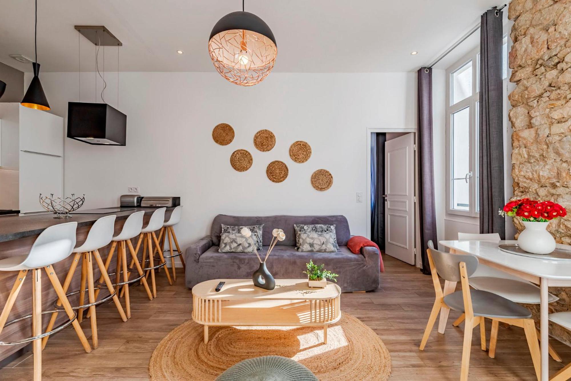Fabulous Central 2BR - Prime Location, Walk to Croisette & Palais - By Totolulu Cannes Yellow Corner